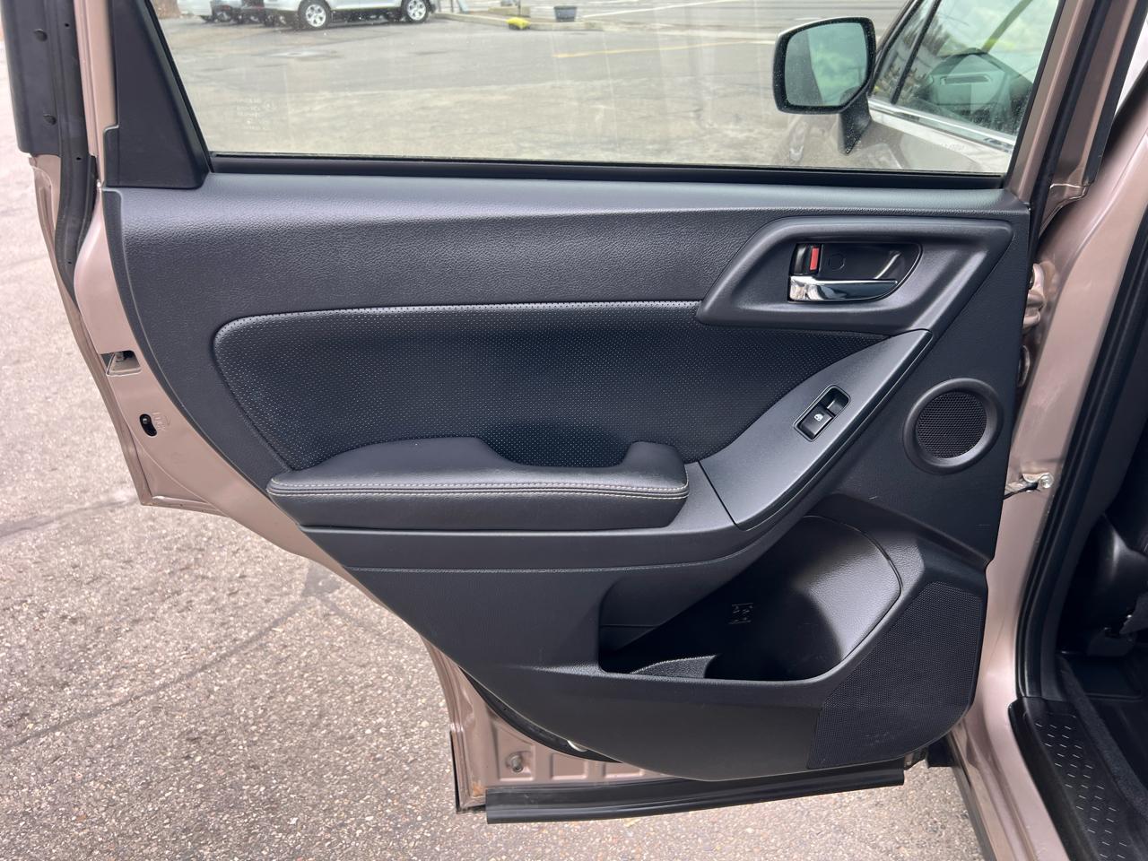 Subaru Forester 4dr CVT 2.5i Limited PZEV 2015