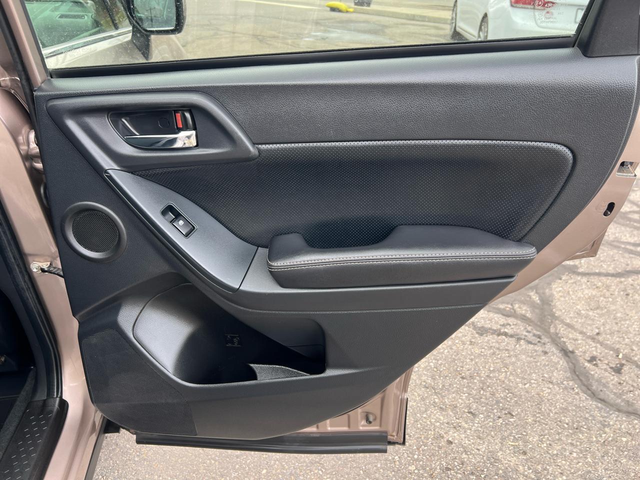 Subaru Forester 4dr CVT 2.5i Limited PZEV 2015