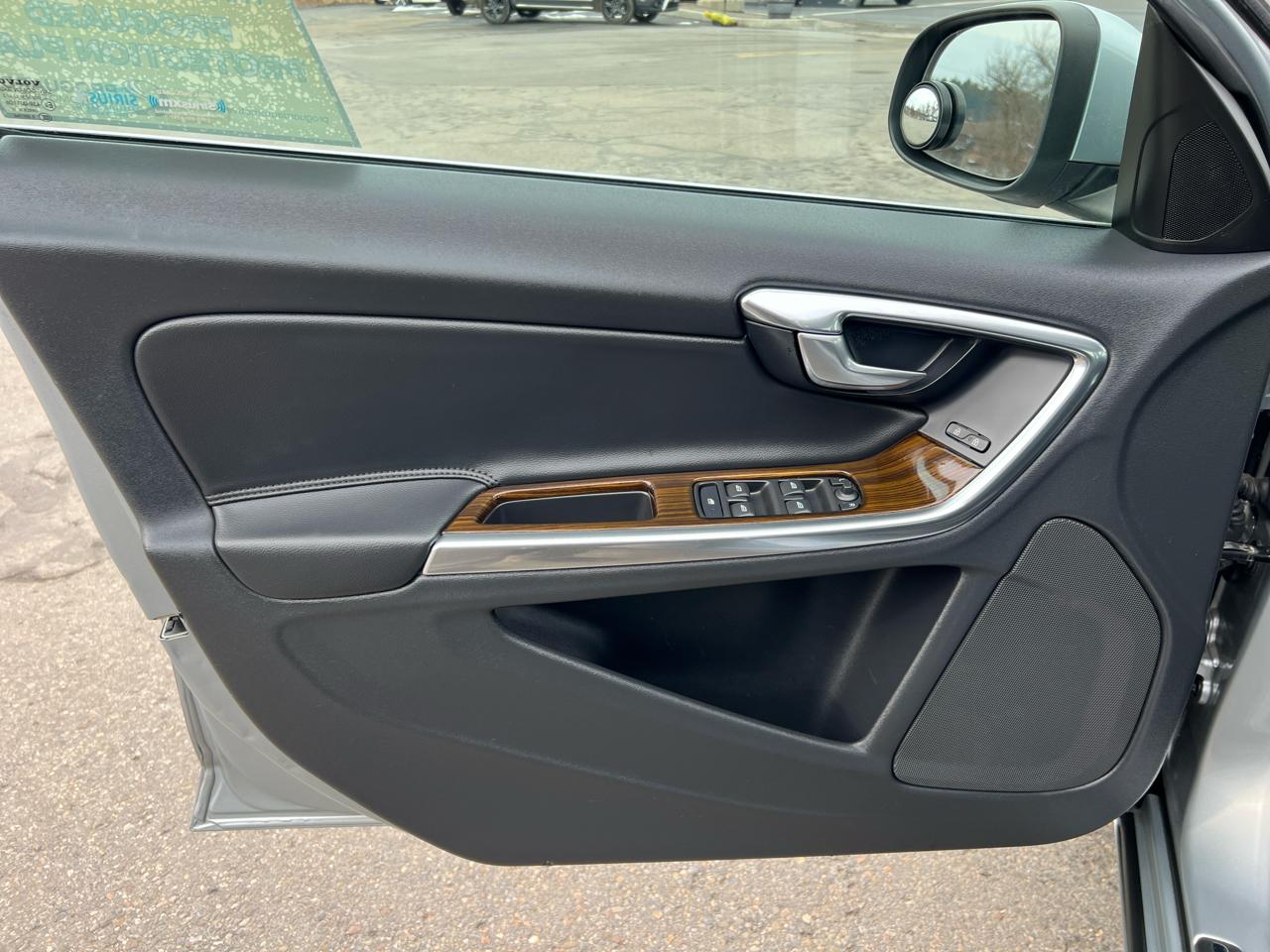 Volvo S60 4dr Sdn T5 AWD 2013