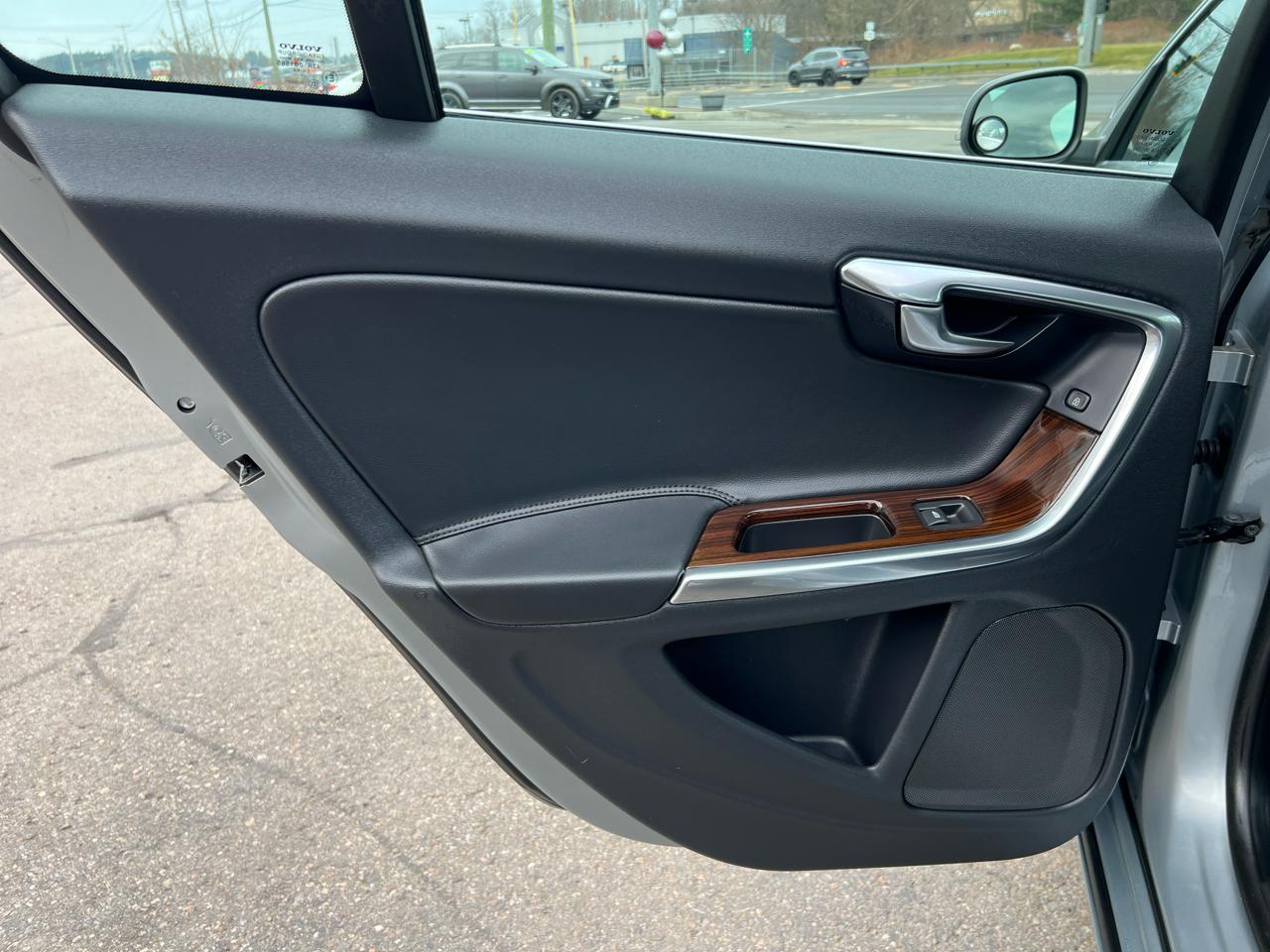 Volvo S60 4dr Sdn T5 AWD 2013