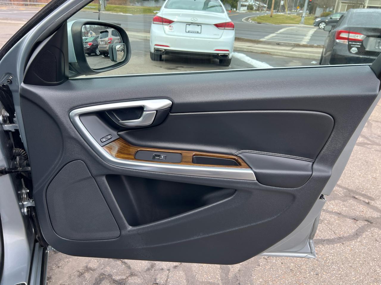 Volvo S60 4dr Sdn T5 AWD 2013