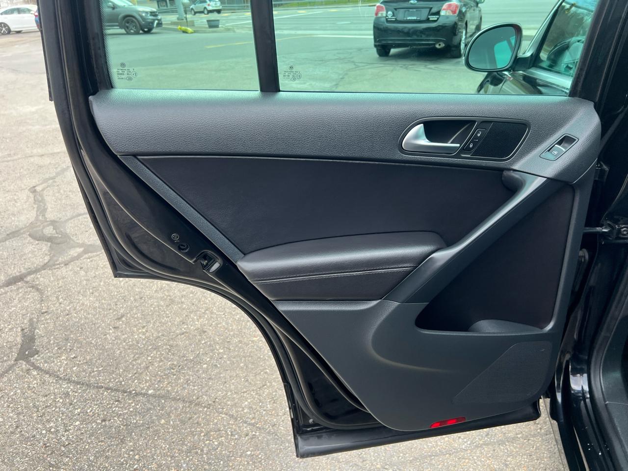 Volkswagen Tiguan 2.0T Sport FWD 2017