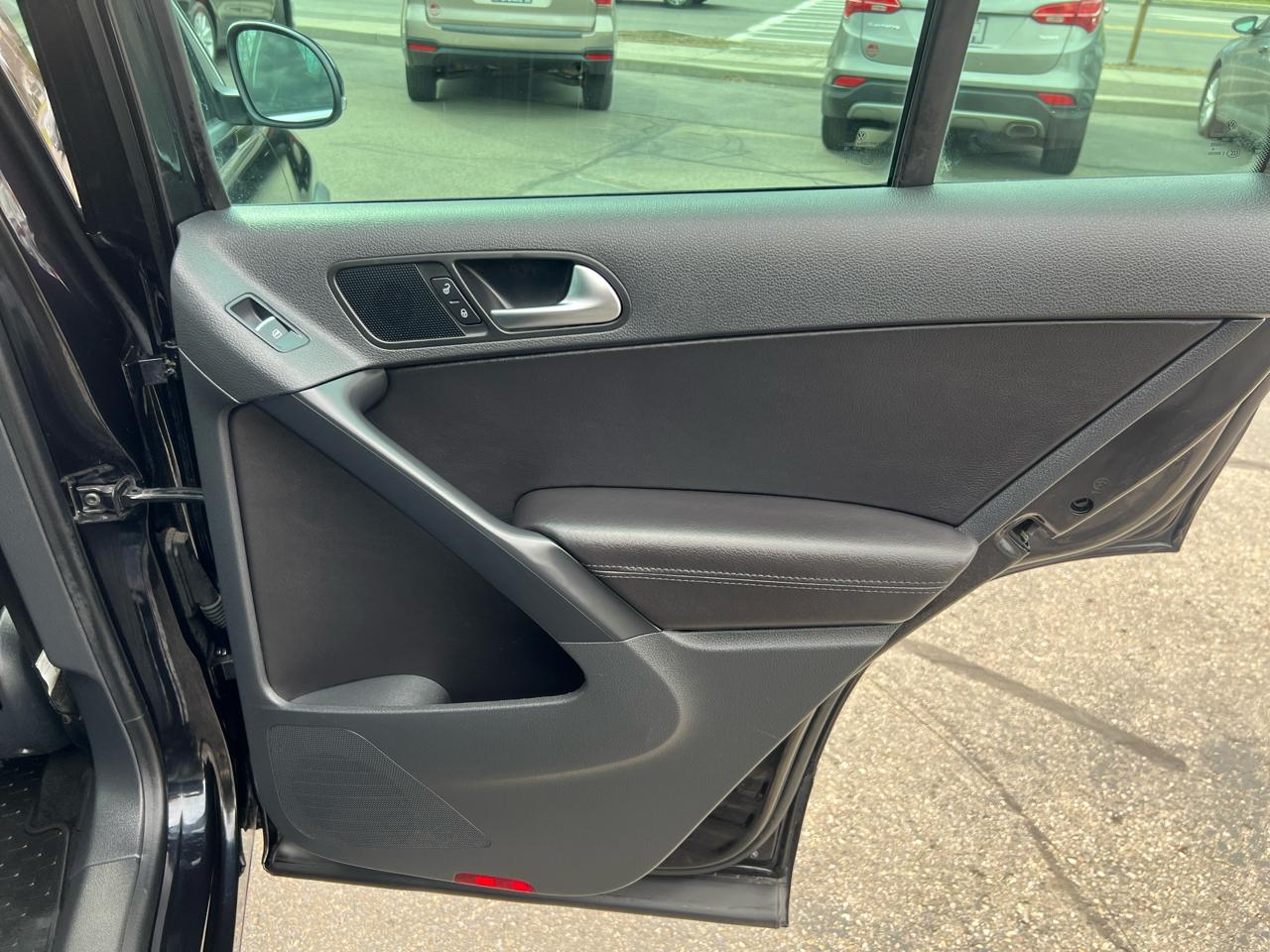 Volkswagen Tiguan 2.0T Sport FWD 2017