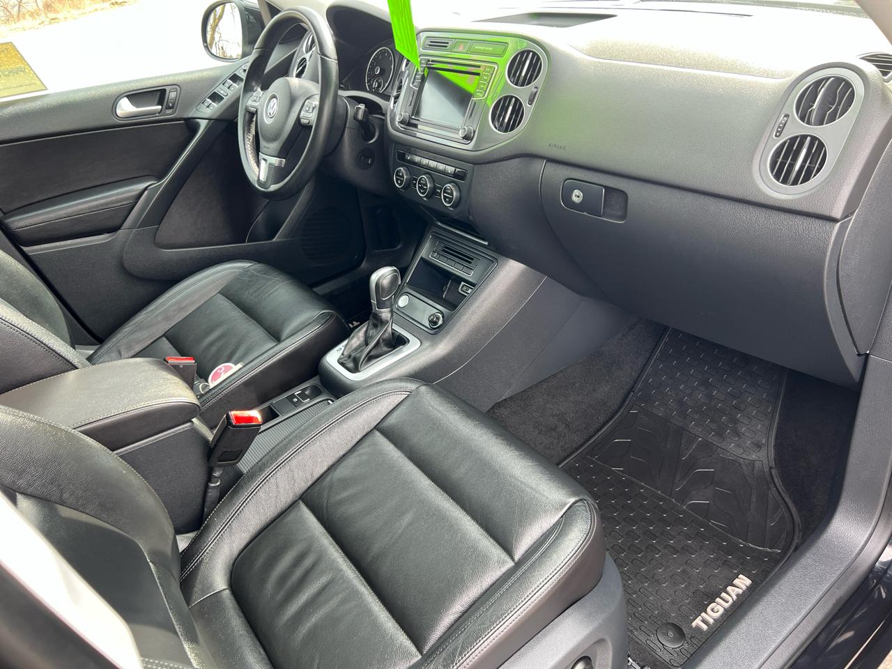 Volkswagen Tiguan 2.0T Sport FWD 2017