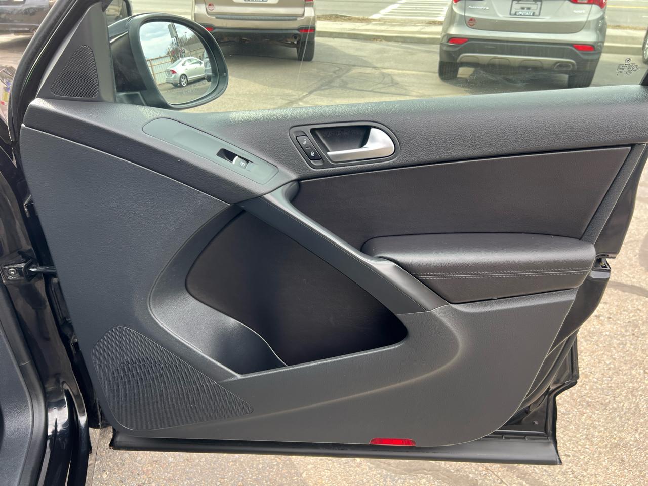 Volkswagen Tiguan 2.0T Sport FWD 2017