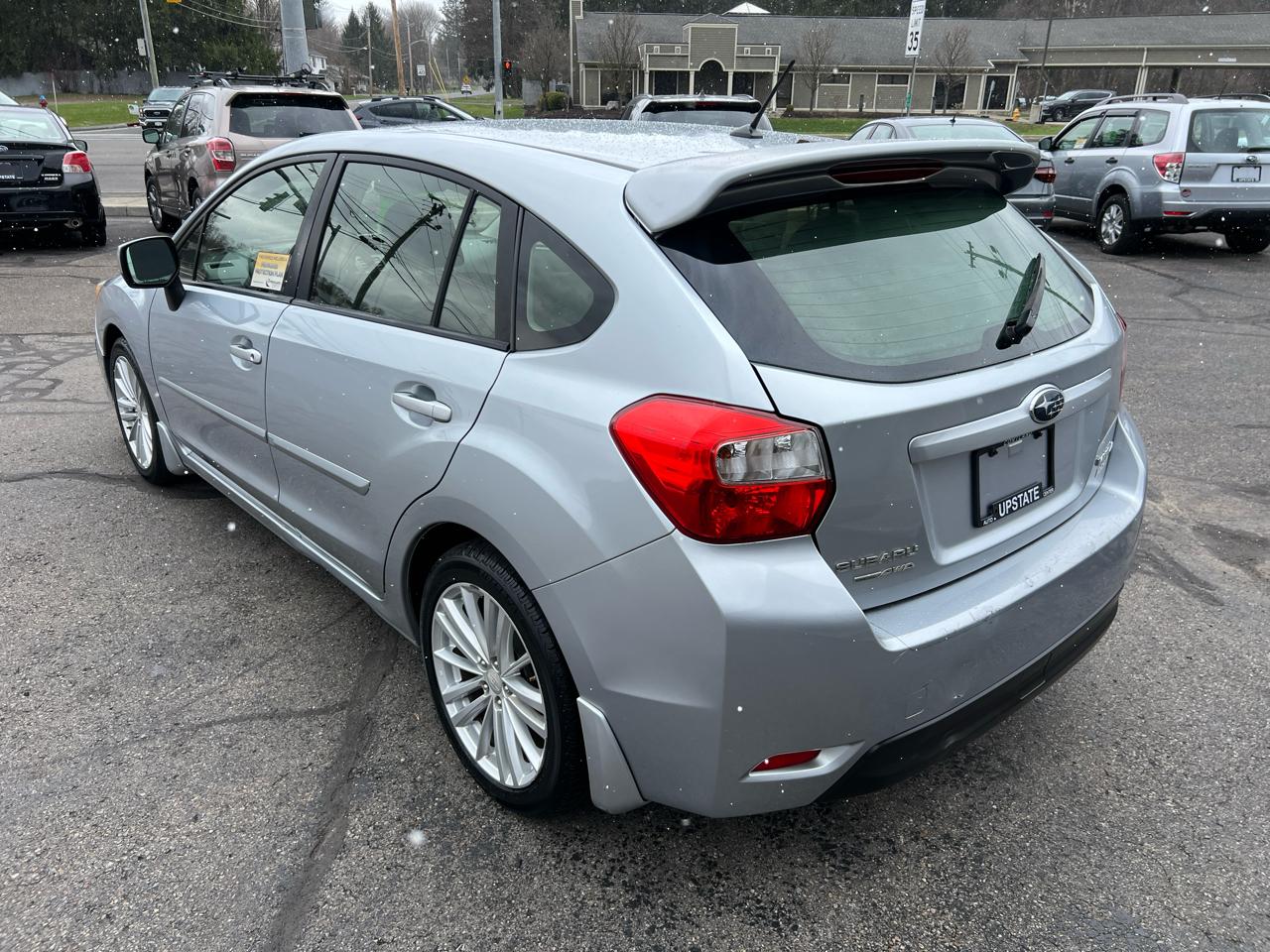 Subaru Impreza Wagon 5dr Auto 2.0i Premium 2013