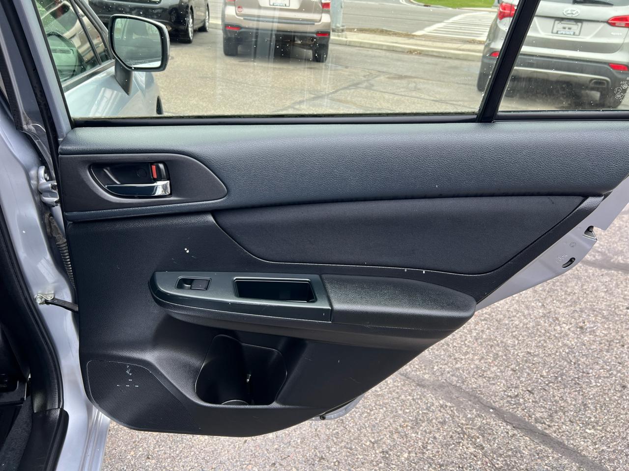 Subaru Impreza Wagon 5dr Auto 2.0i Premium 2013