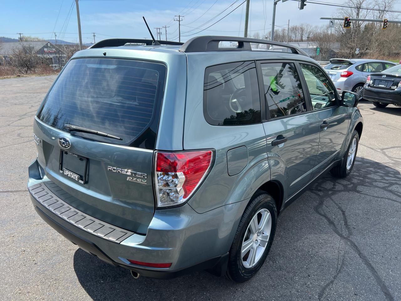 Subaru Forester 4dr Auto 2.5X w/Alloy Wheel Value Pkg 2011