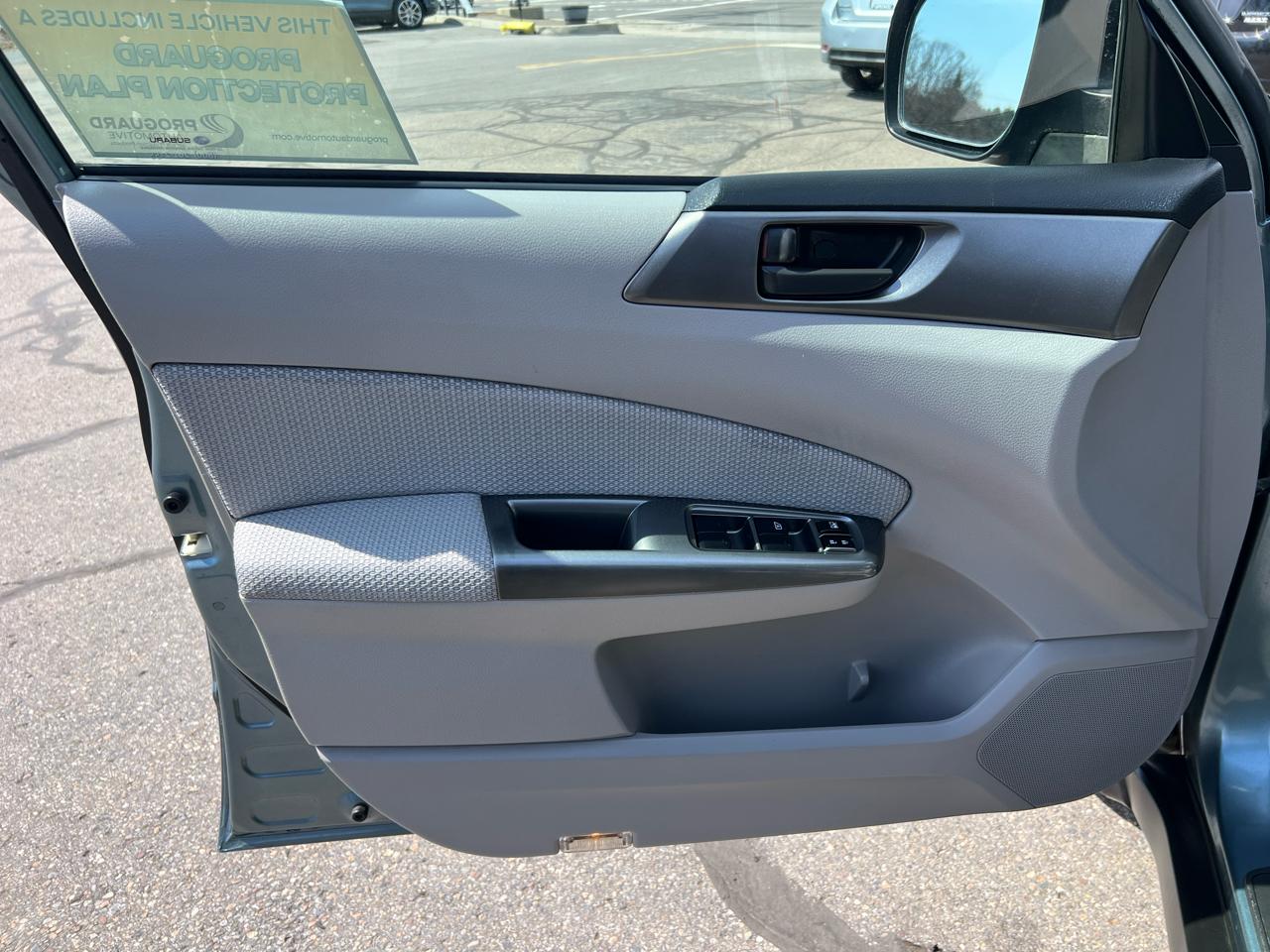 Subaru Forester 4dr Auto 2.5X w/Alloy Wheel Value Pkg 2011