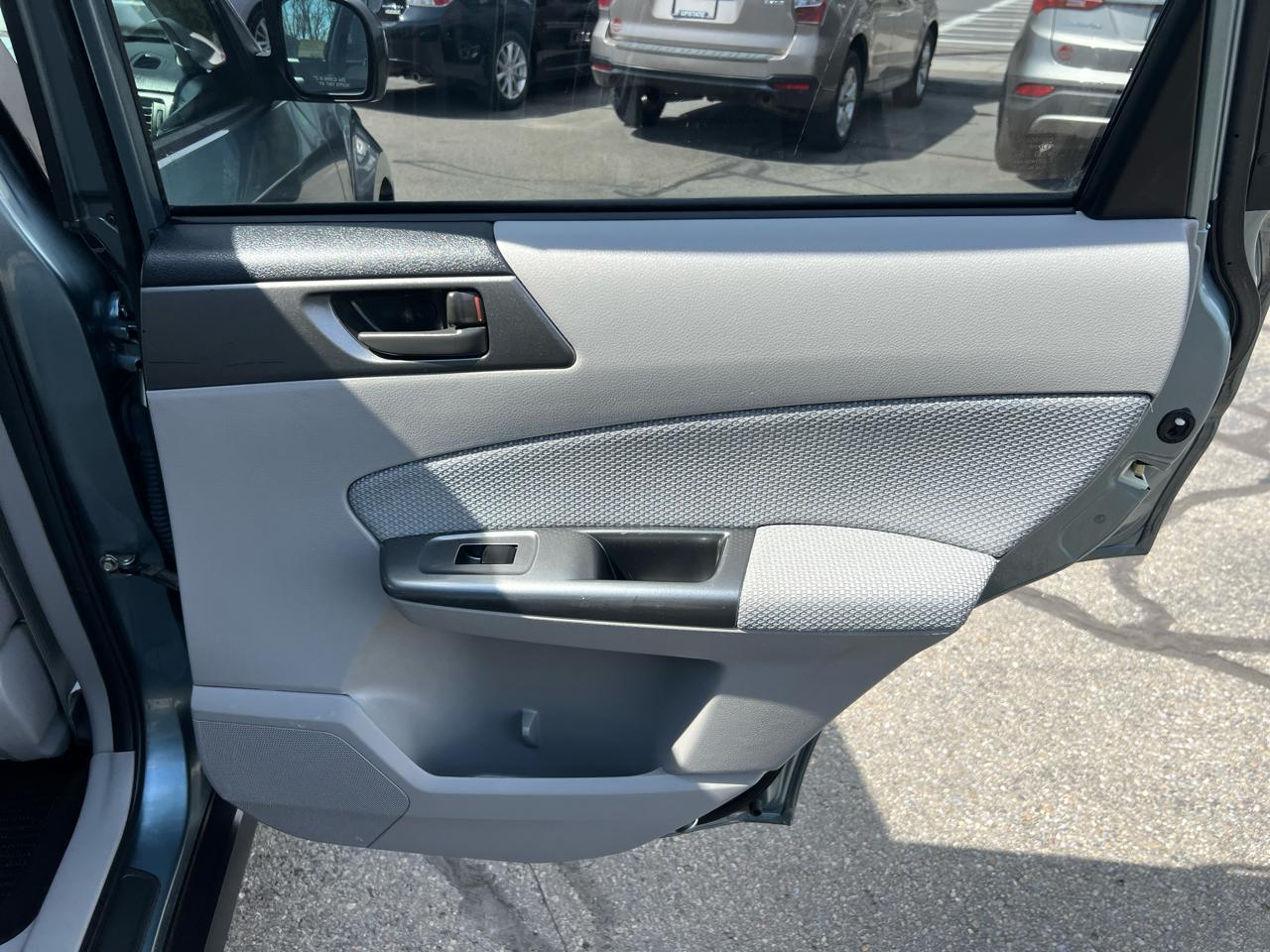 Subaru Forester 4dr Auto 2.5X w/Alloy Wheel Value Pkg 2011