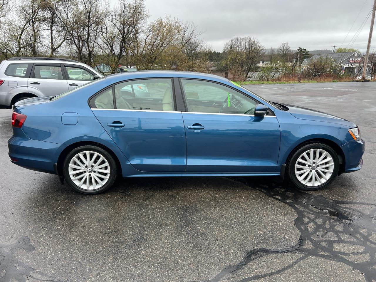 Volkswagen Jetta Sedan 4dr Auto 1.8T SEL PZEV 2016