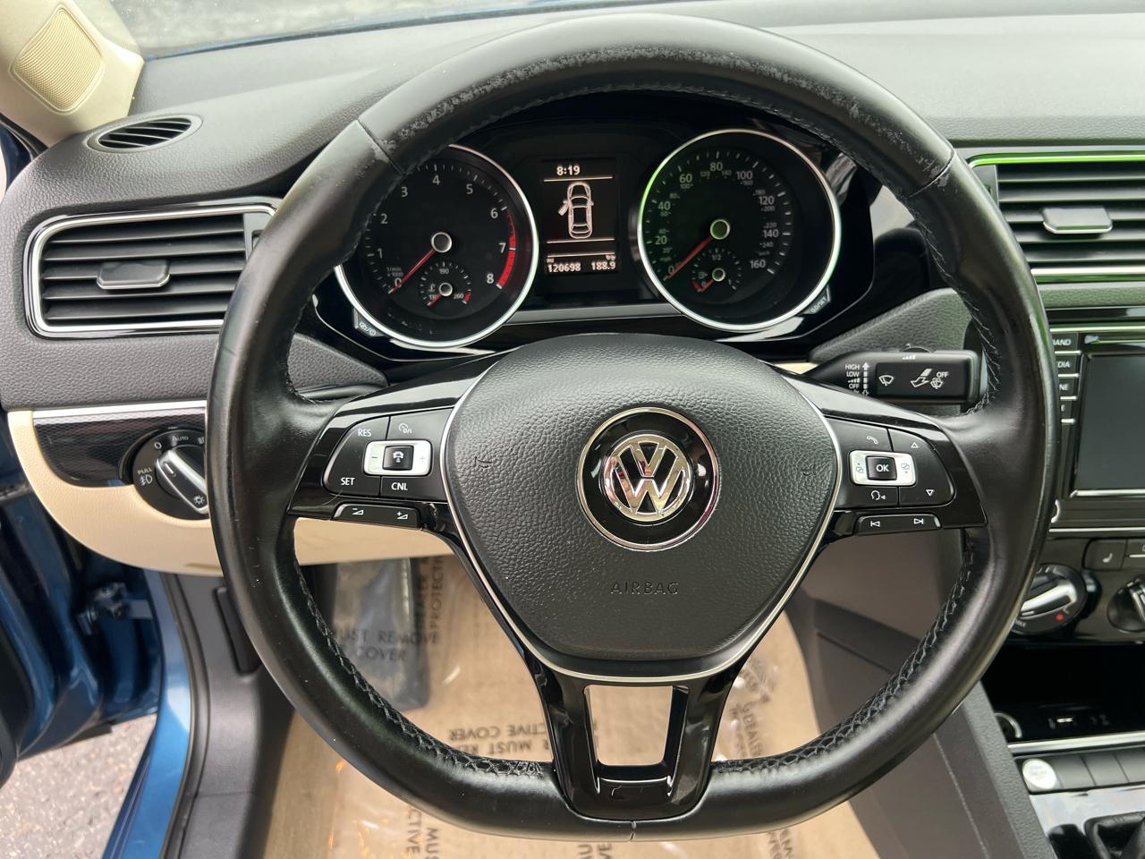 Volkswagen Jetta Sedan 4dr Auto 1.8T SEL PZEV 2016