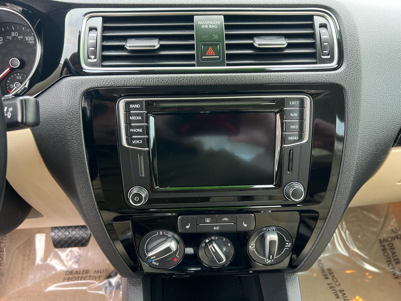 Volkswagen Jetta Sedan 4dr Auto 1.8T SEL PZEV 2016