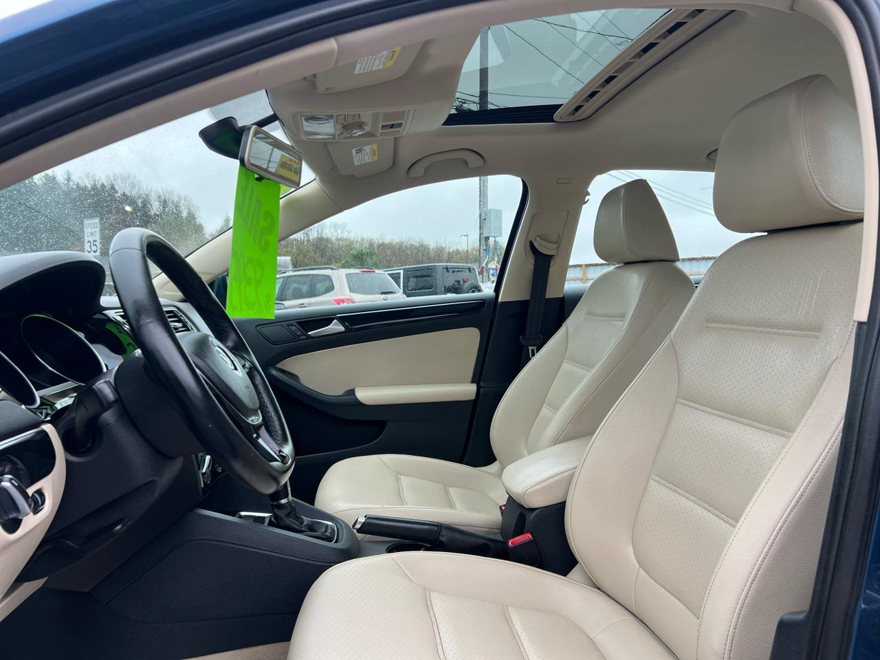 Volkswagen Jetta Sedan 4dr Auto 1.8T SEL PZEV 2016