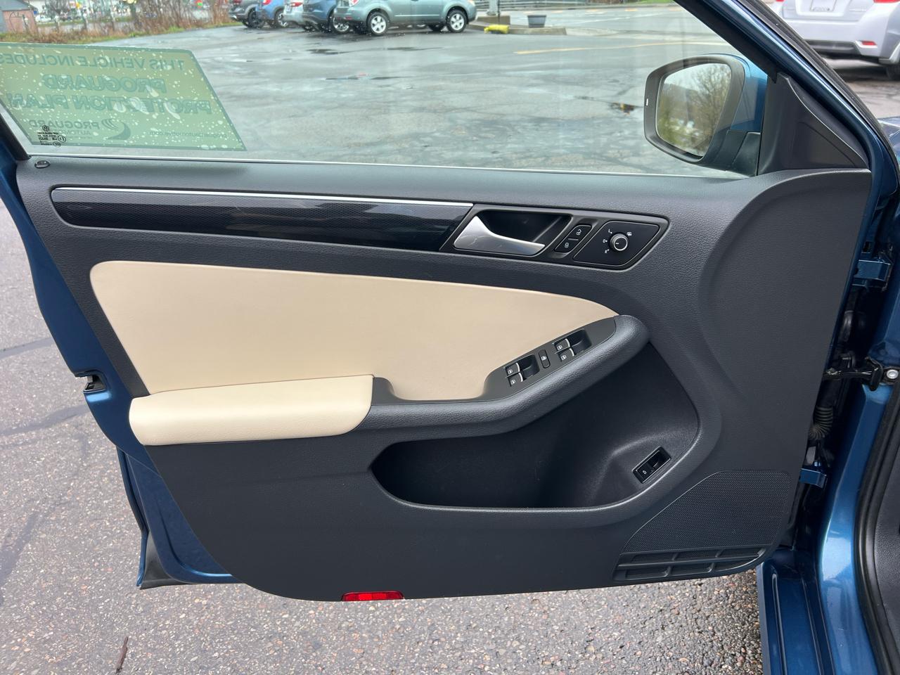 Volkswagen Jetta Sedan 4dr Auto 1.8T SEL PZEV 2016