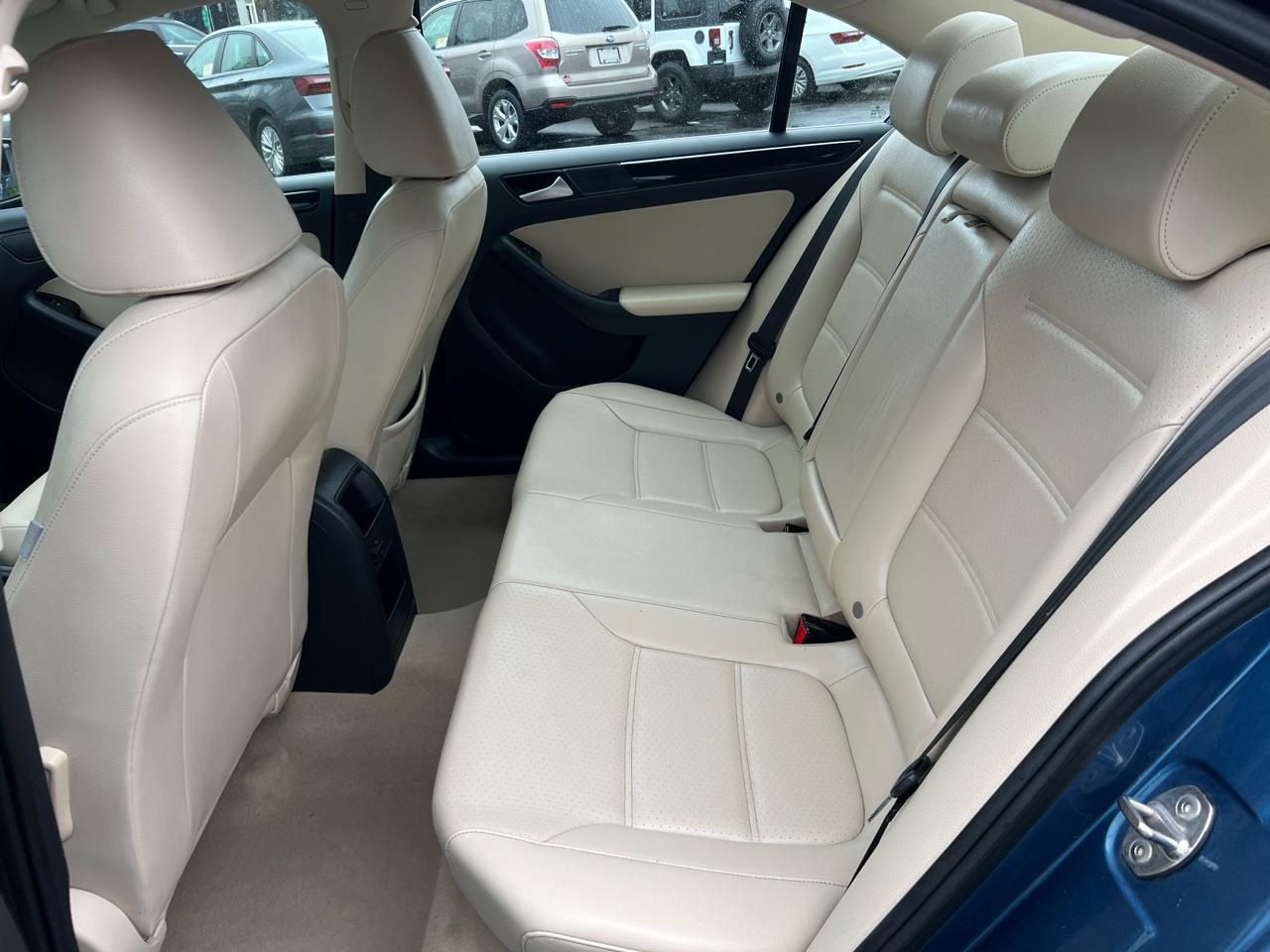 Volkswagen Jetta Sedan 4dr Auto 1.8T SEL PZEV 2016