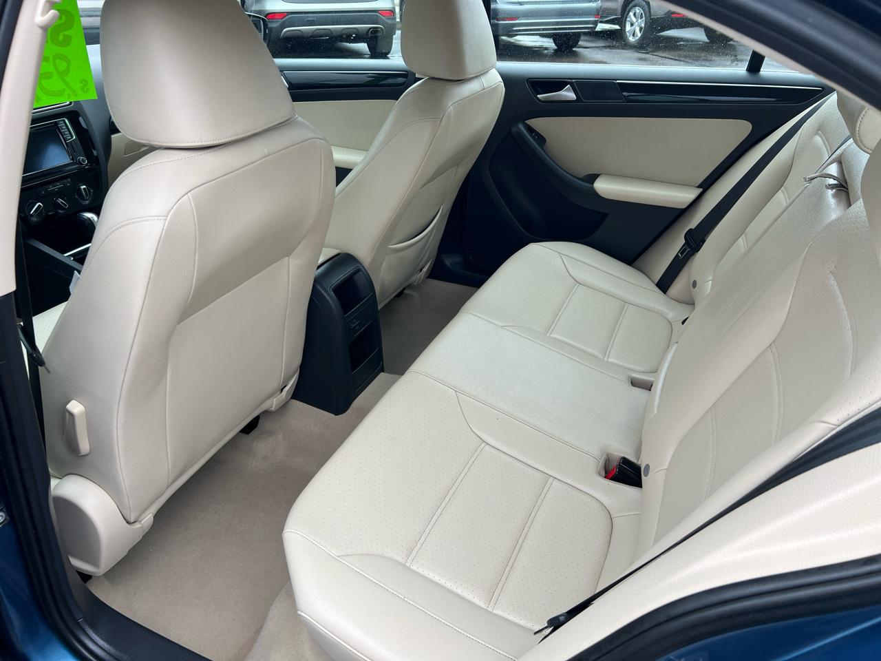 Volkswagen Jetta Sedan 4dr Auto 1.8T SEL PZEV 2016