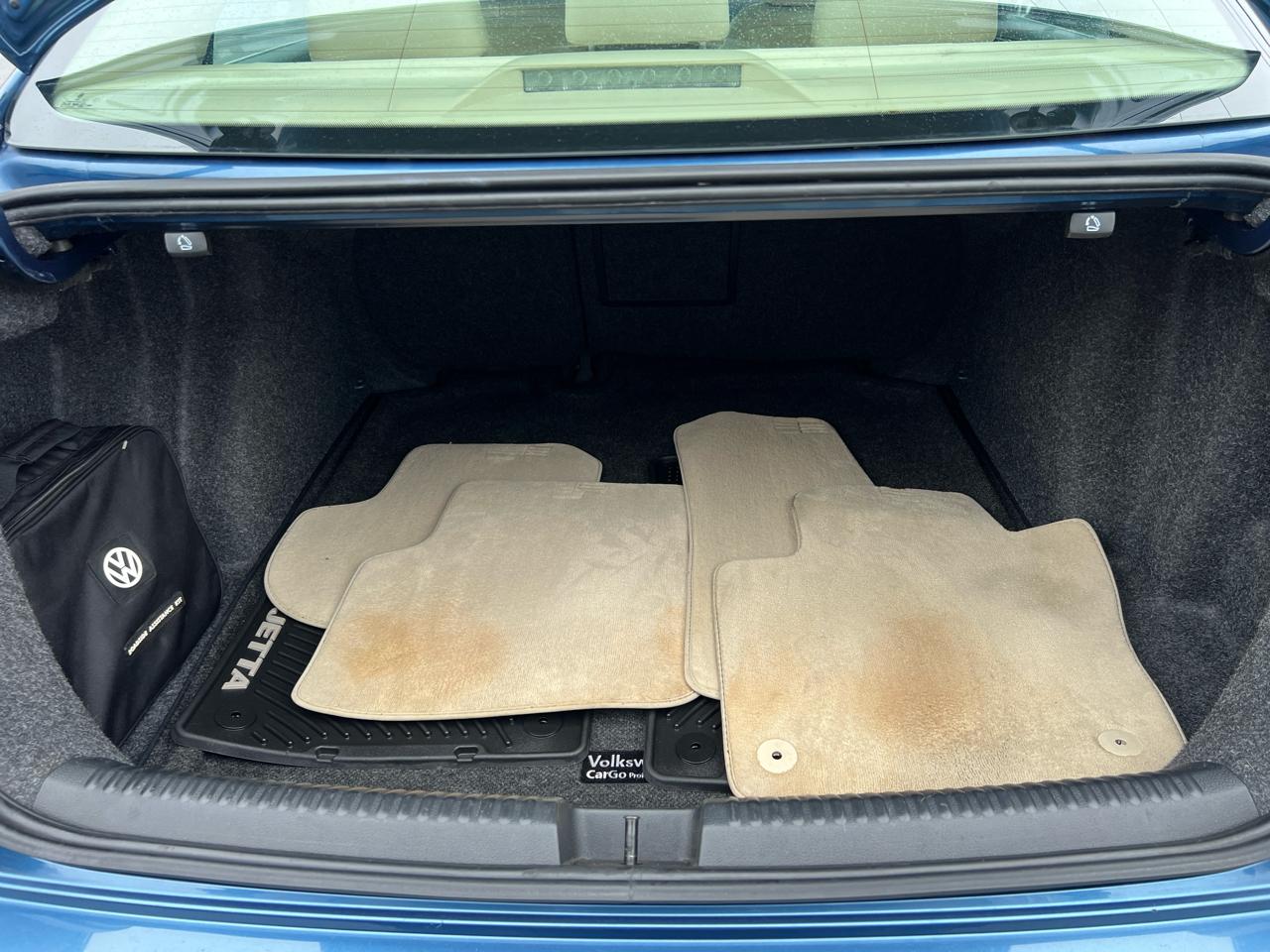 Volkswagen Jetta Sedan 4dr Auto 1.8T SEL PZEV 2016