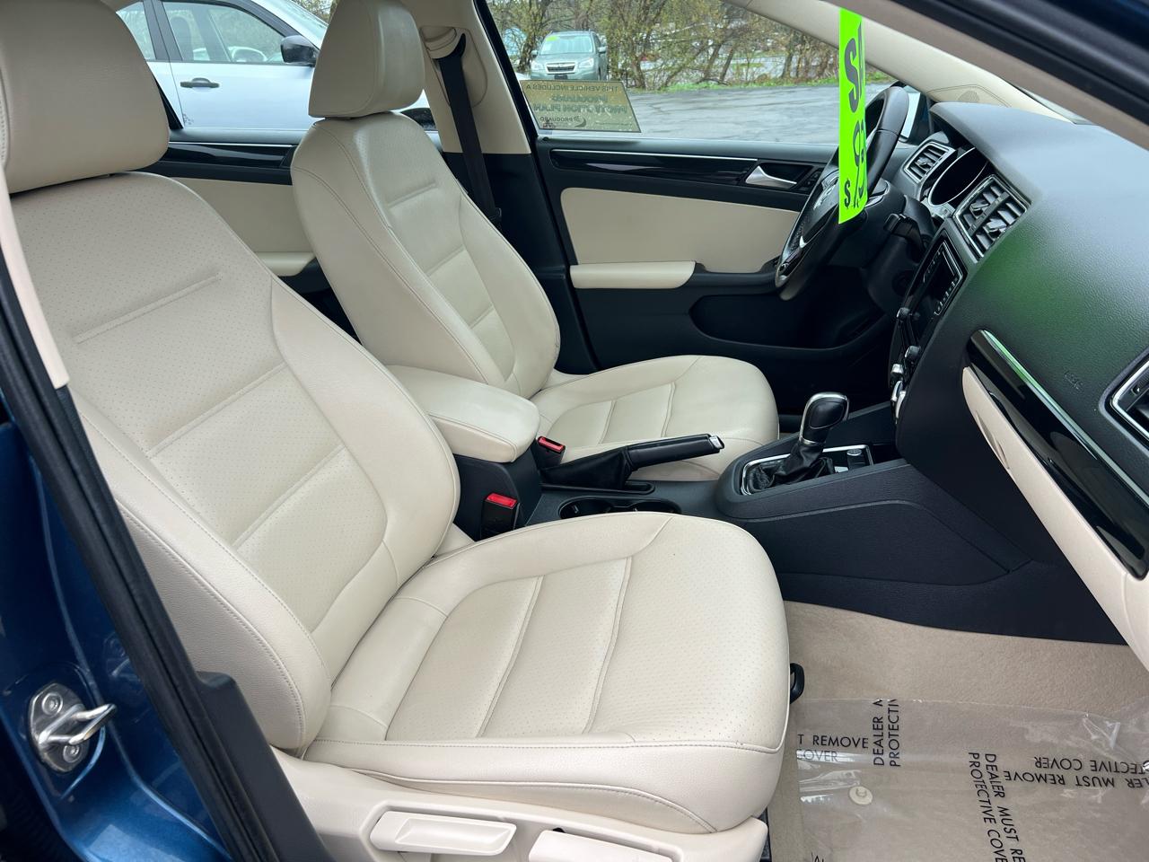 Volkswagen Jetta Sedan 4dr Auto 1.8T SEL PZEV 2016