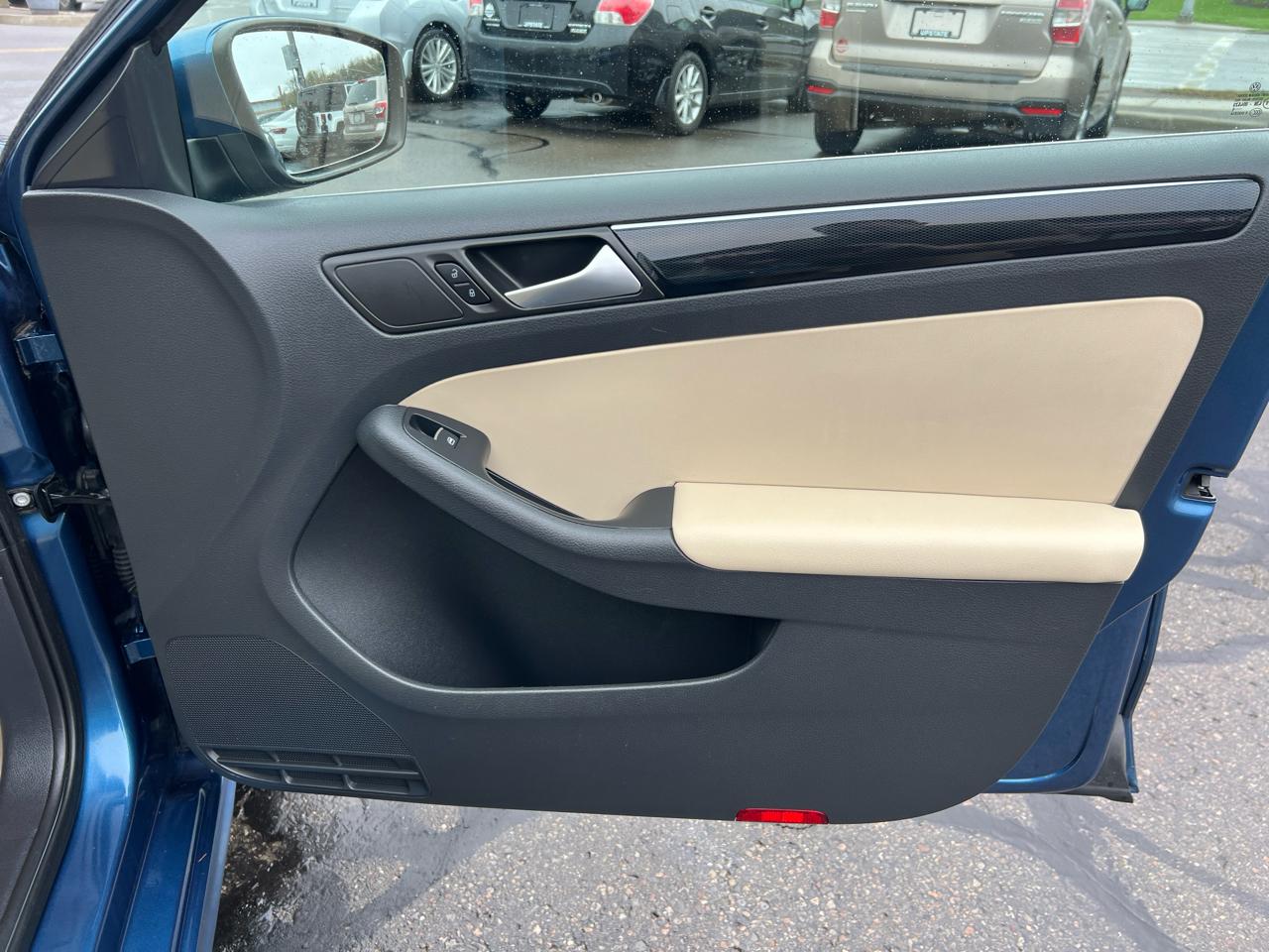 Volkswagen Jetta Sedan 4dr Auto 1.8T SEL PZEV 2016