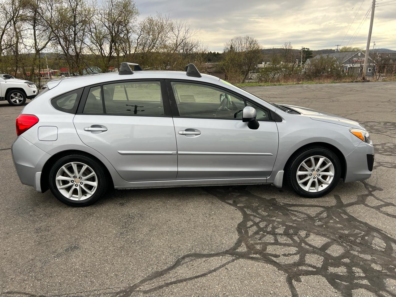 Subaru Impreza Wagon 5dr Man 2.0i Premium 2014