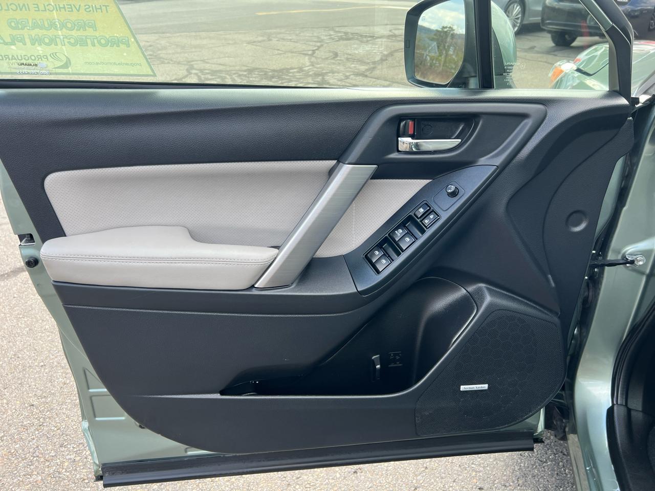 Subaru Forester 4dr CVT 2.5i Limited PZEV 2015