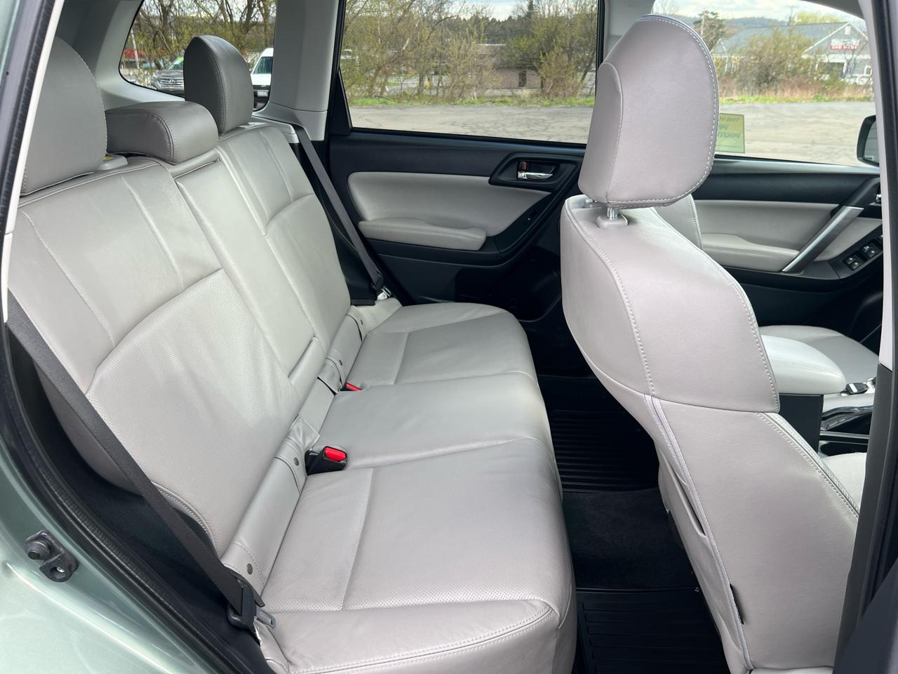 Subaru Forester 4dr CVT 2.5i Limited PZEV 2015