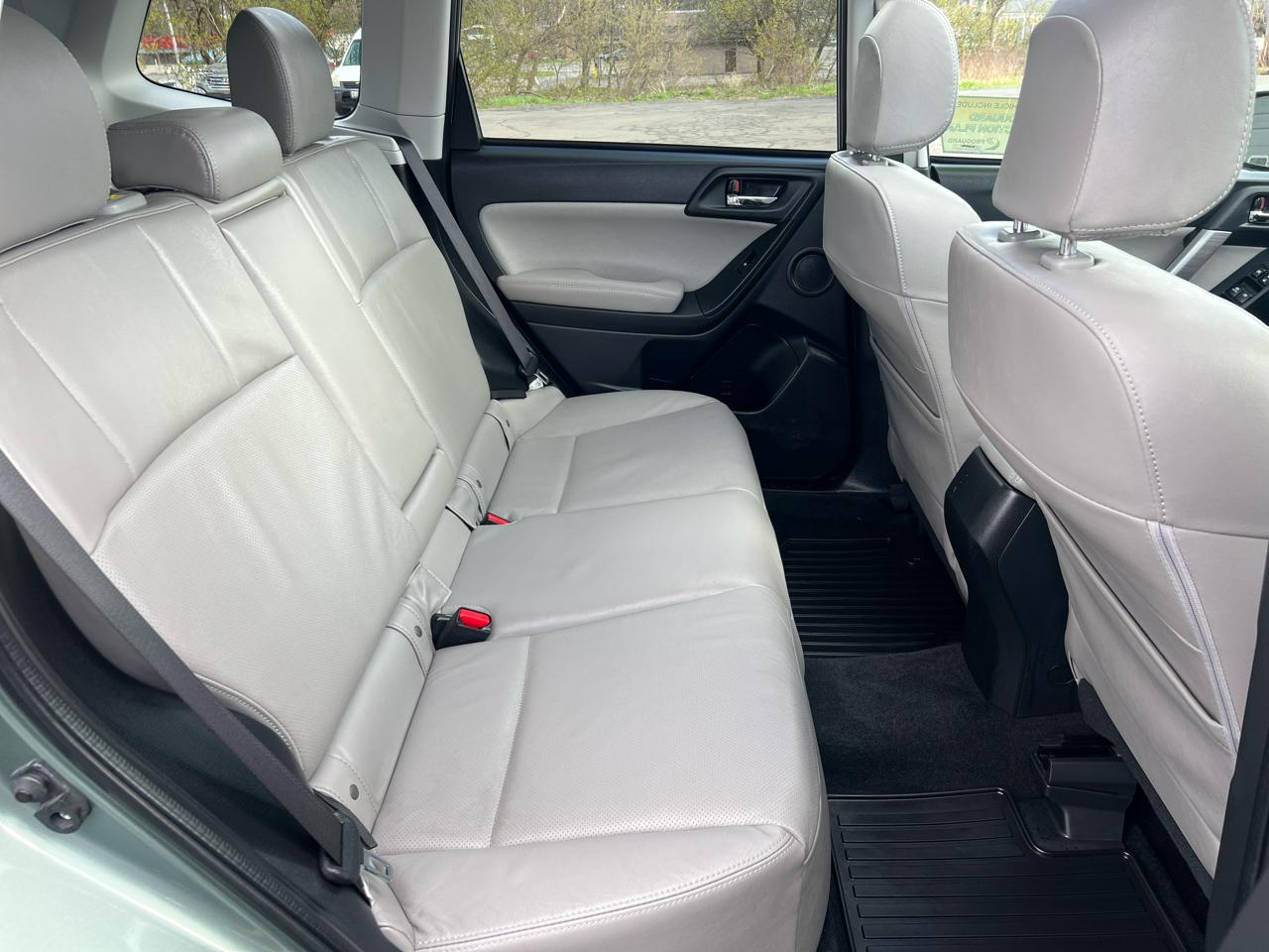 Subaru Forester 4dr CVT 2.5i Limited PZEV 2015