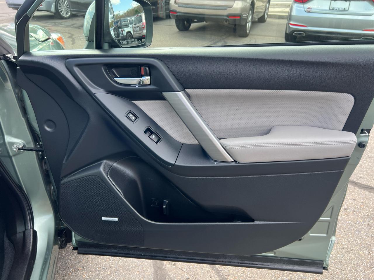 Subaru Forester 4dr CVT 2.5i Limited PZEV 2015