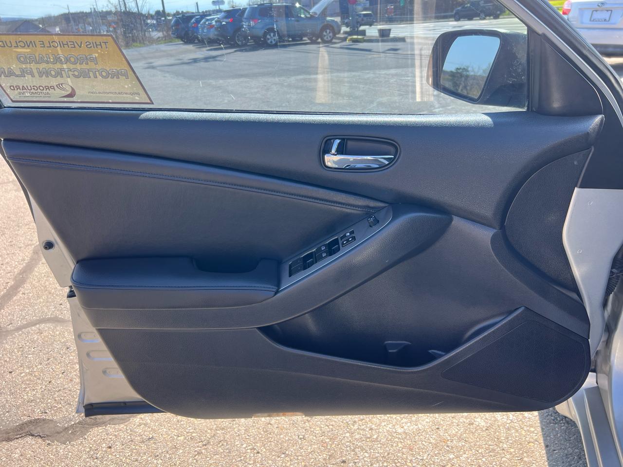 Nissan Altima 4dr Sdn I4 CVT 2.5 SL 2010