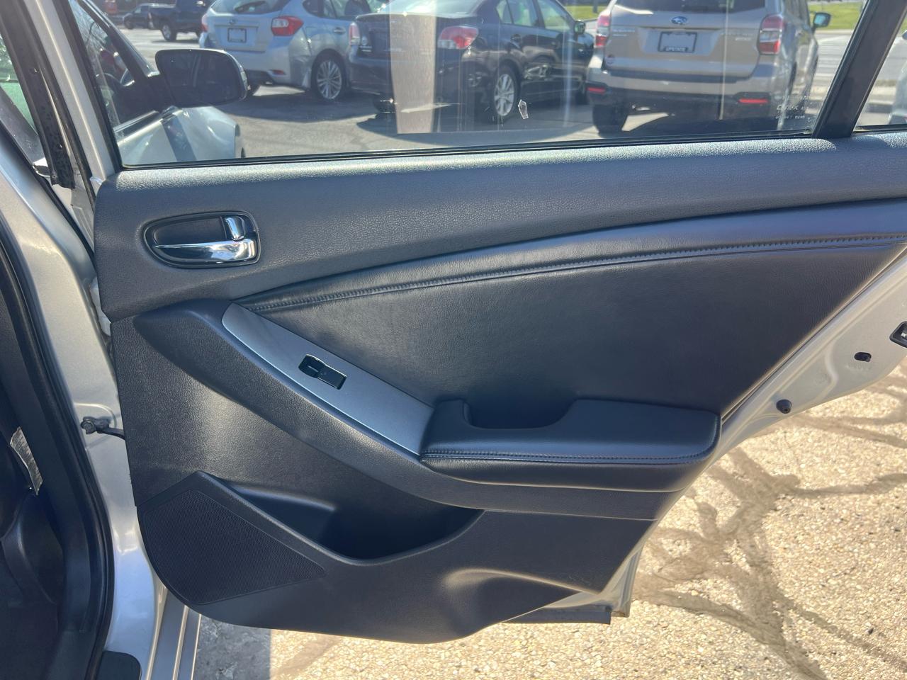 Nissan Altima 4dr Sdn I4 CVT 2.5 SL 2010