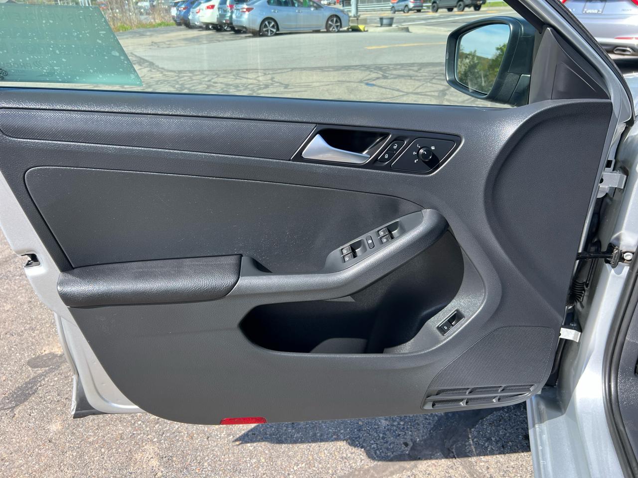Volkswagen Jetta Sedan 4dr Auto 1.4T S 2016