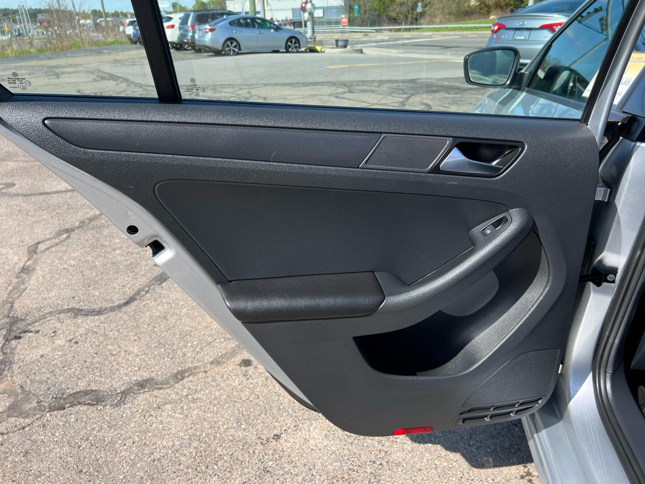 Volkswagen Jetta Sedan 4dr Auto 1.4T S 2016