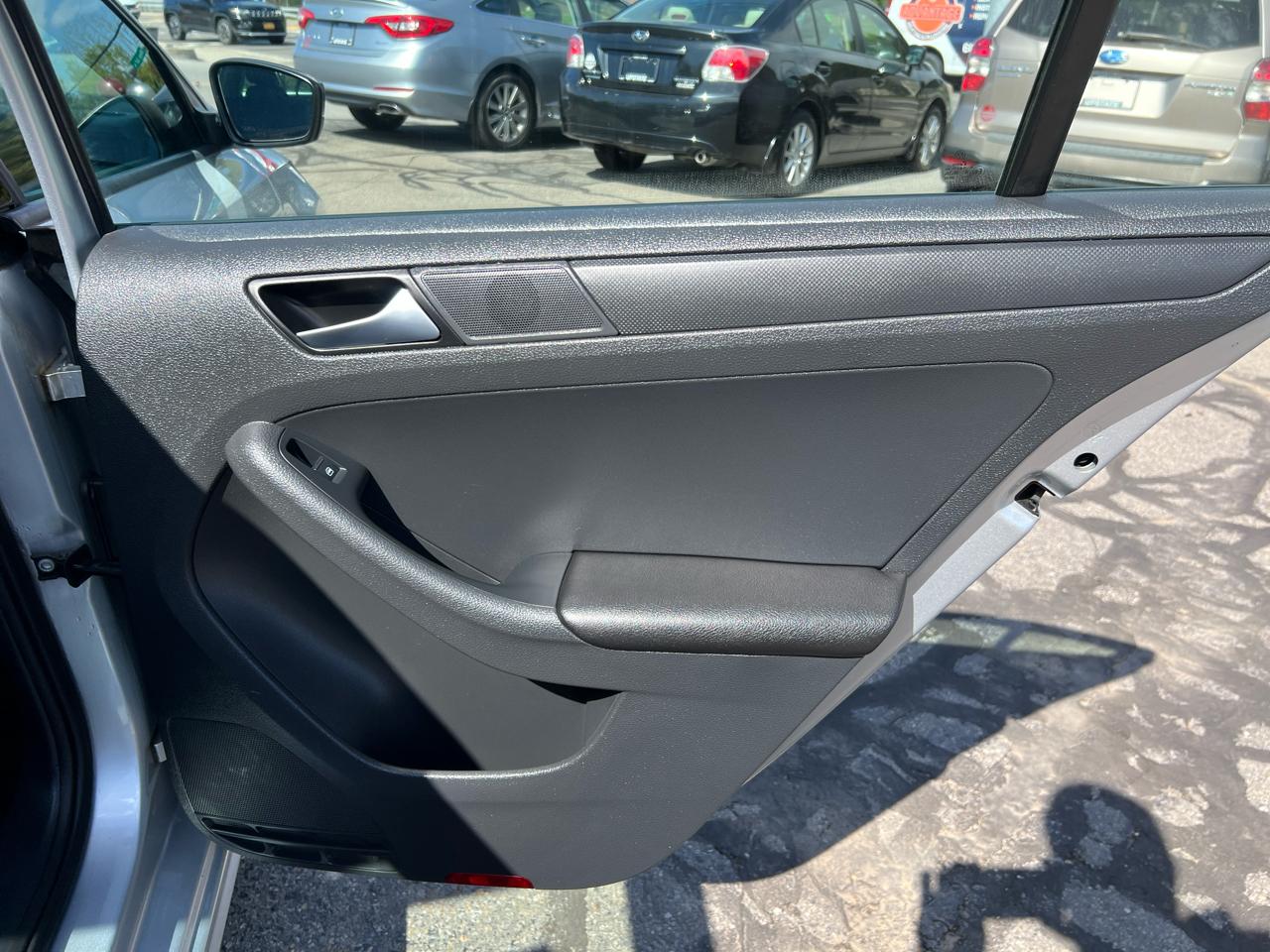 Volkswagen Jetta Sedan 4dr Auto 1.4T S 2016