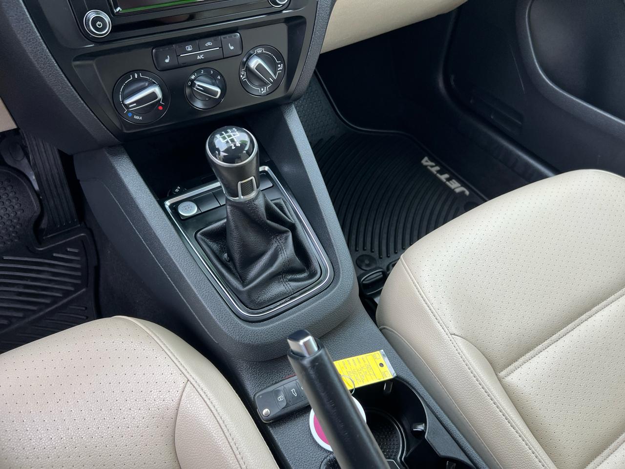 Volkswagen Jetta 1.4T SE Manual 2017