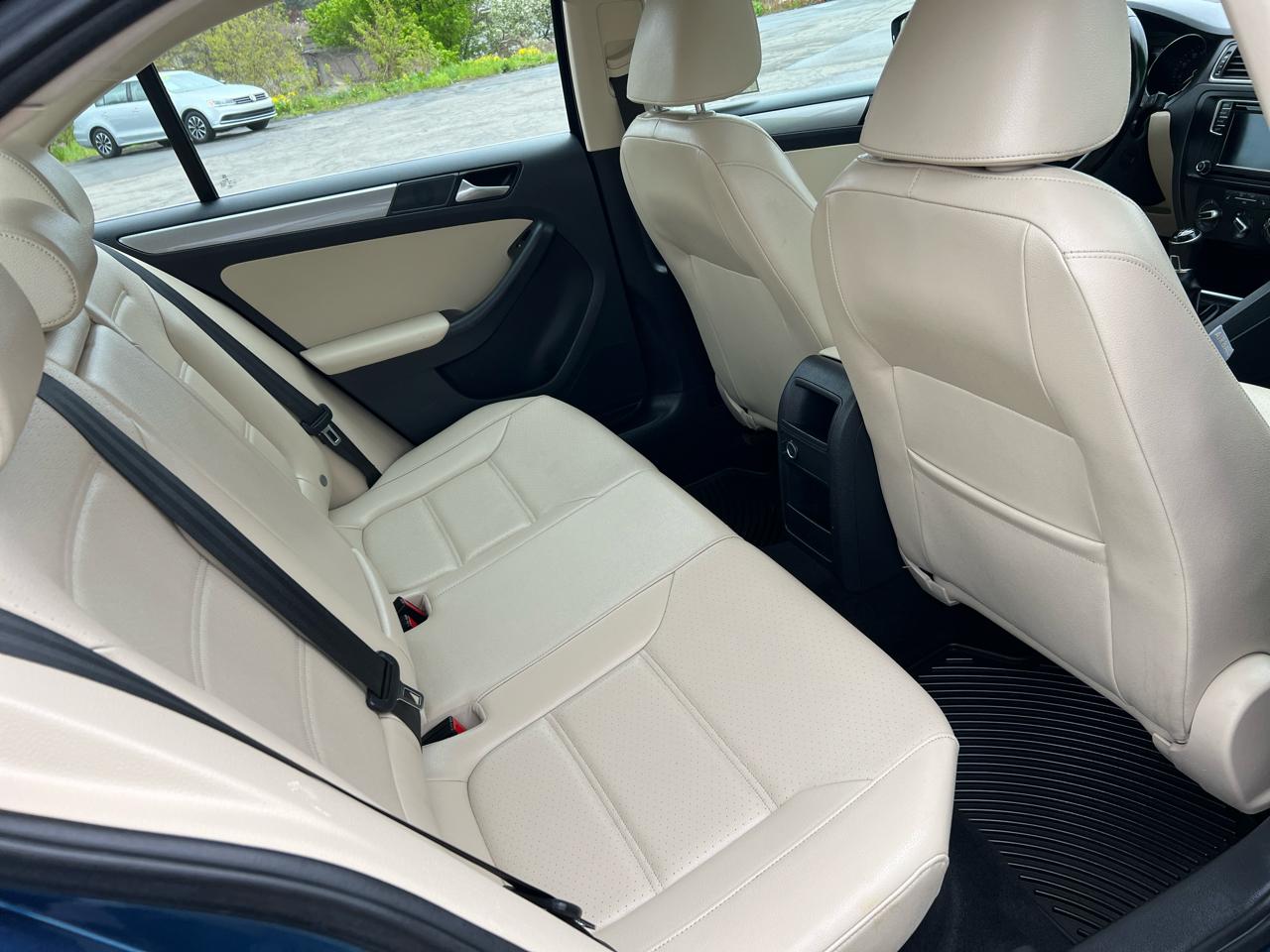 Volkswagen Jetta 1.4T SE Manual 2017