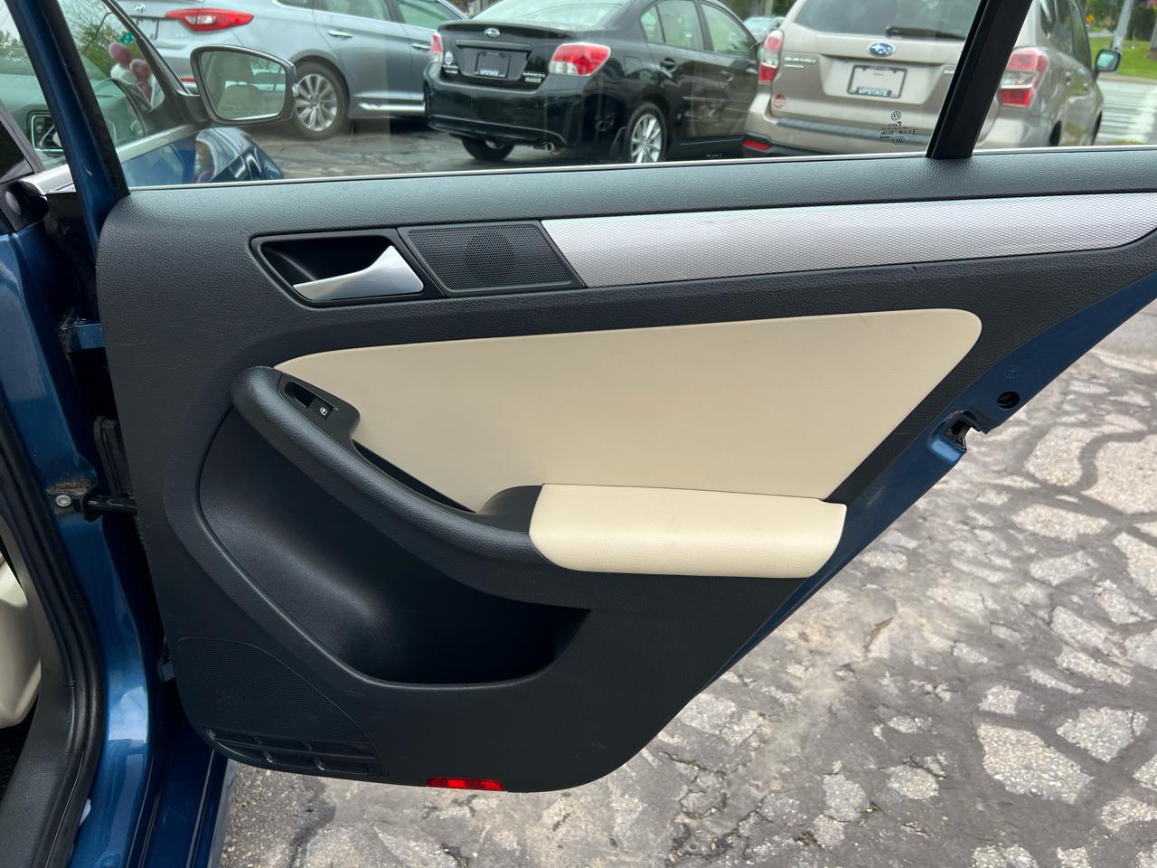 Volkswagen Jetta 1.4T SE Manual 2017