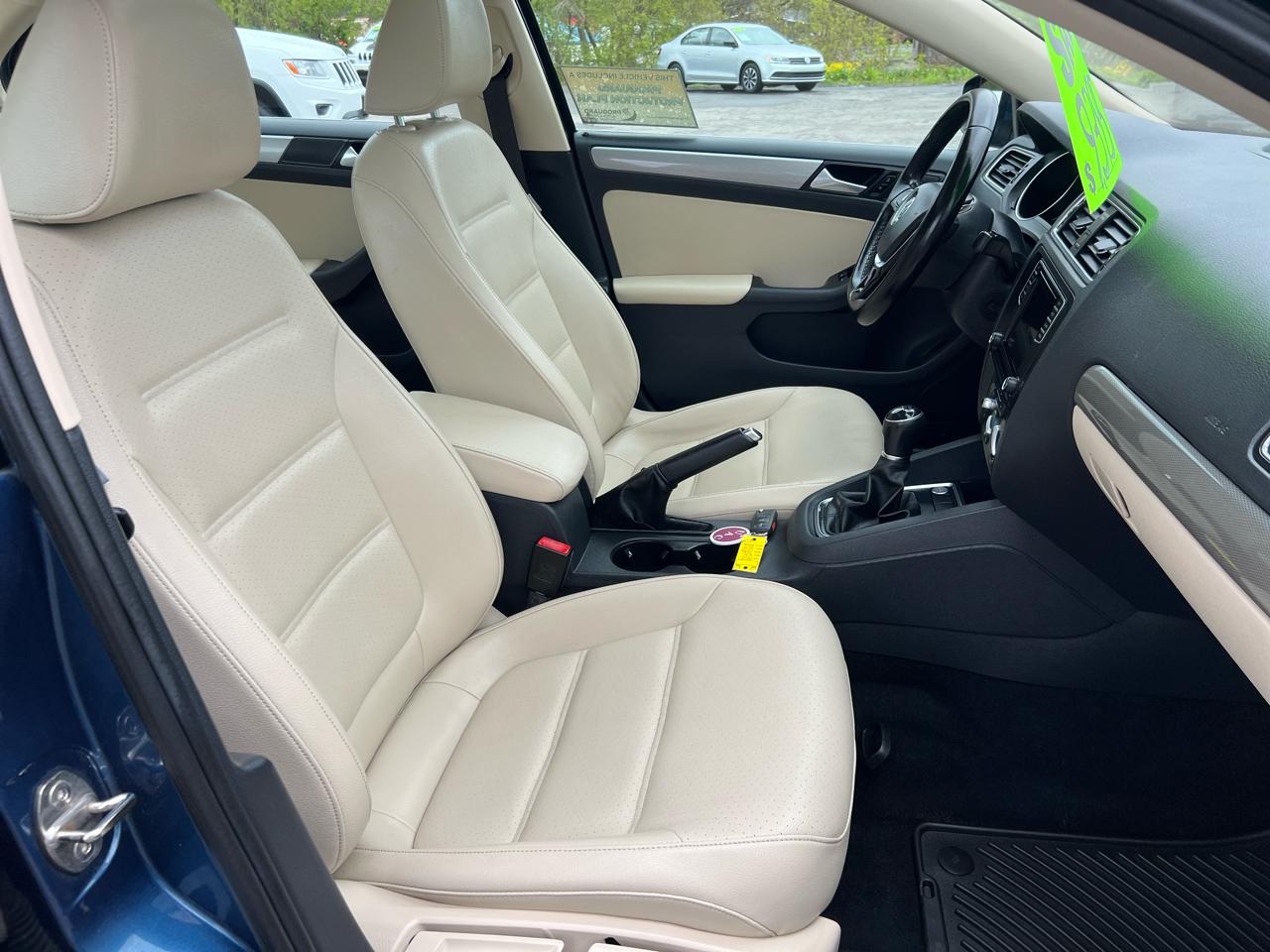 Volkswagen Jetta 1.4T SE Manual 2017