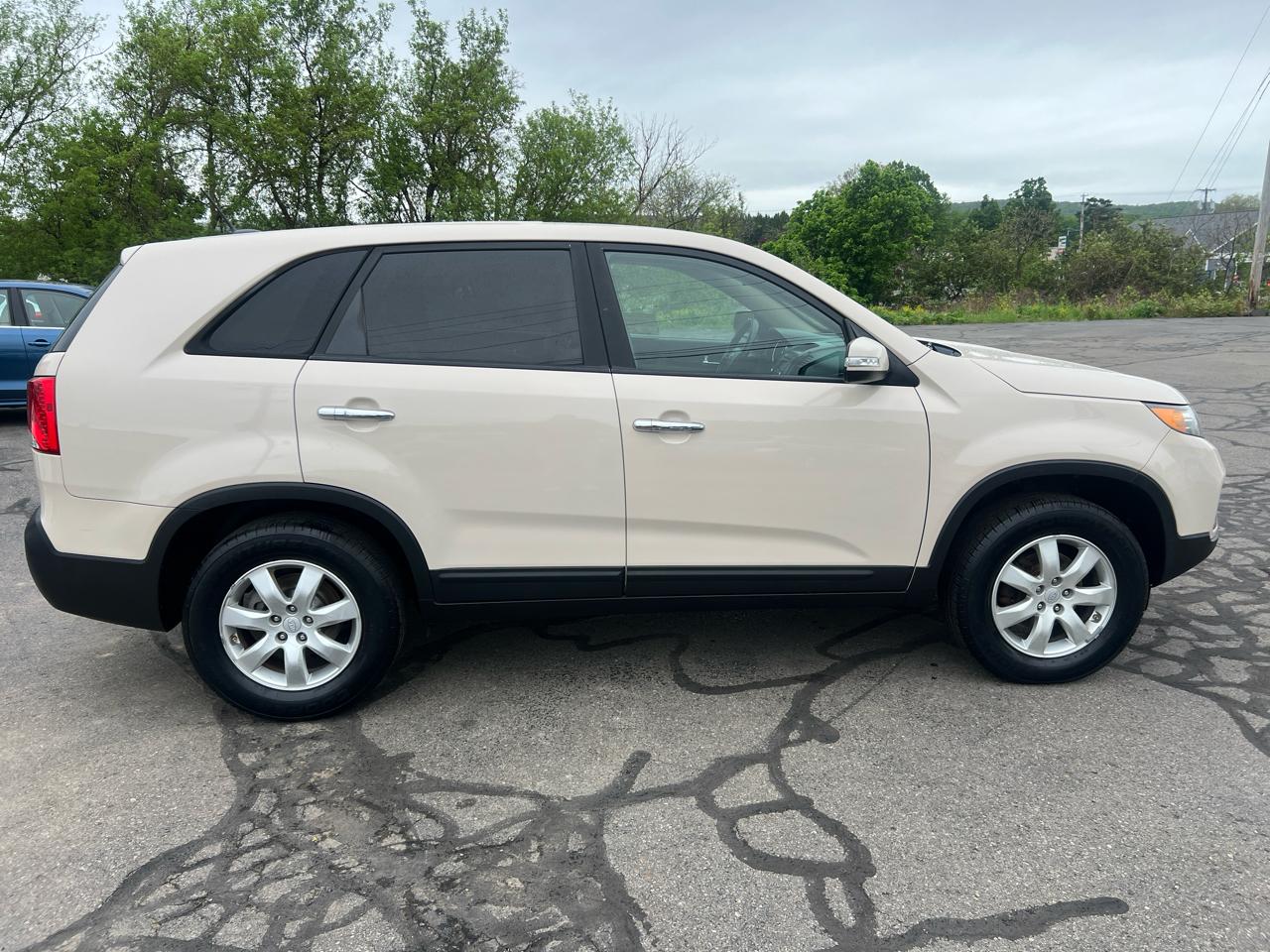 Kia Sorento 2WD 4dr I4 LX 2011