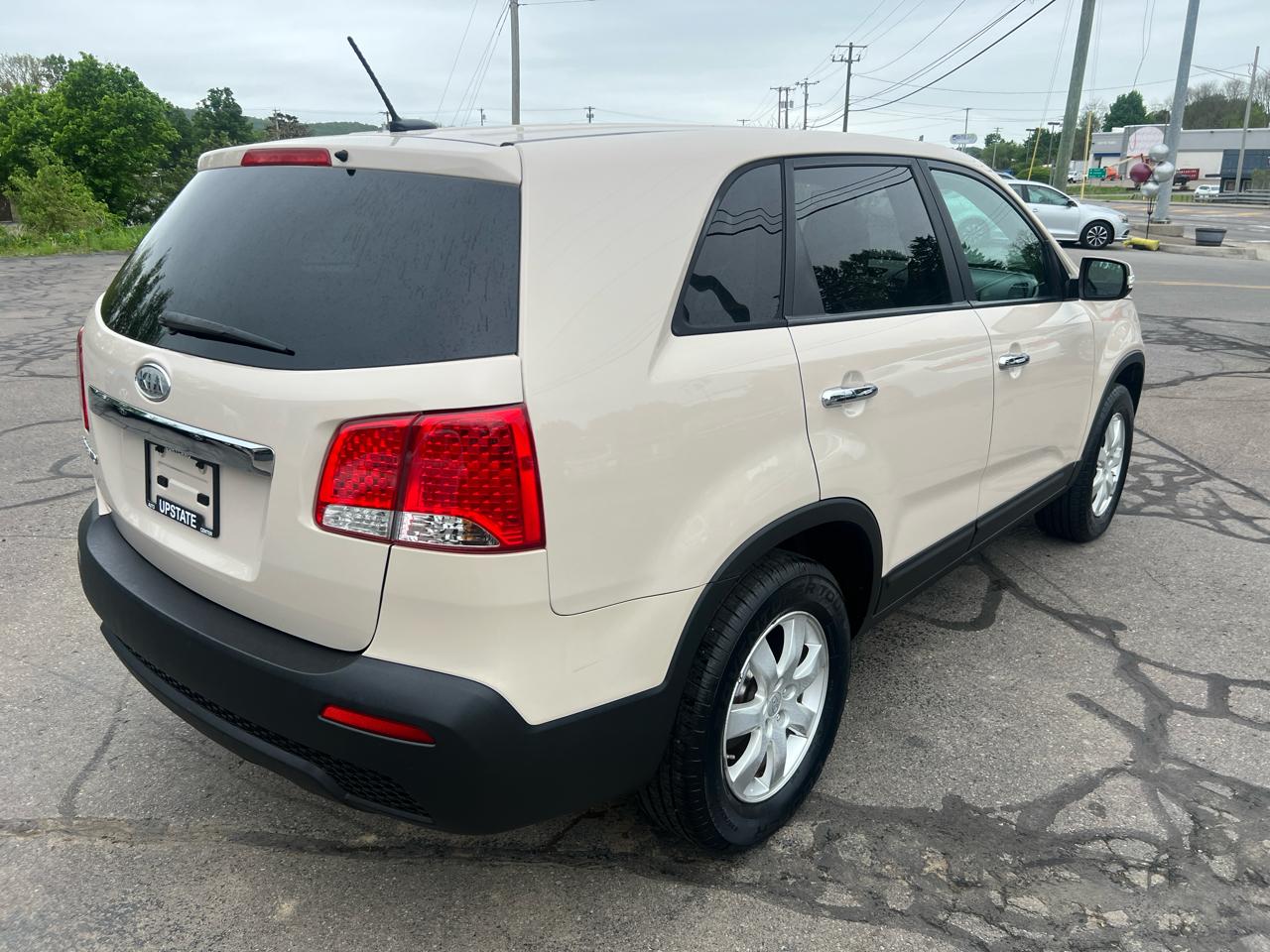 Kia Sorento 2WD 4dr I4 LX 2011