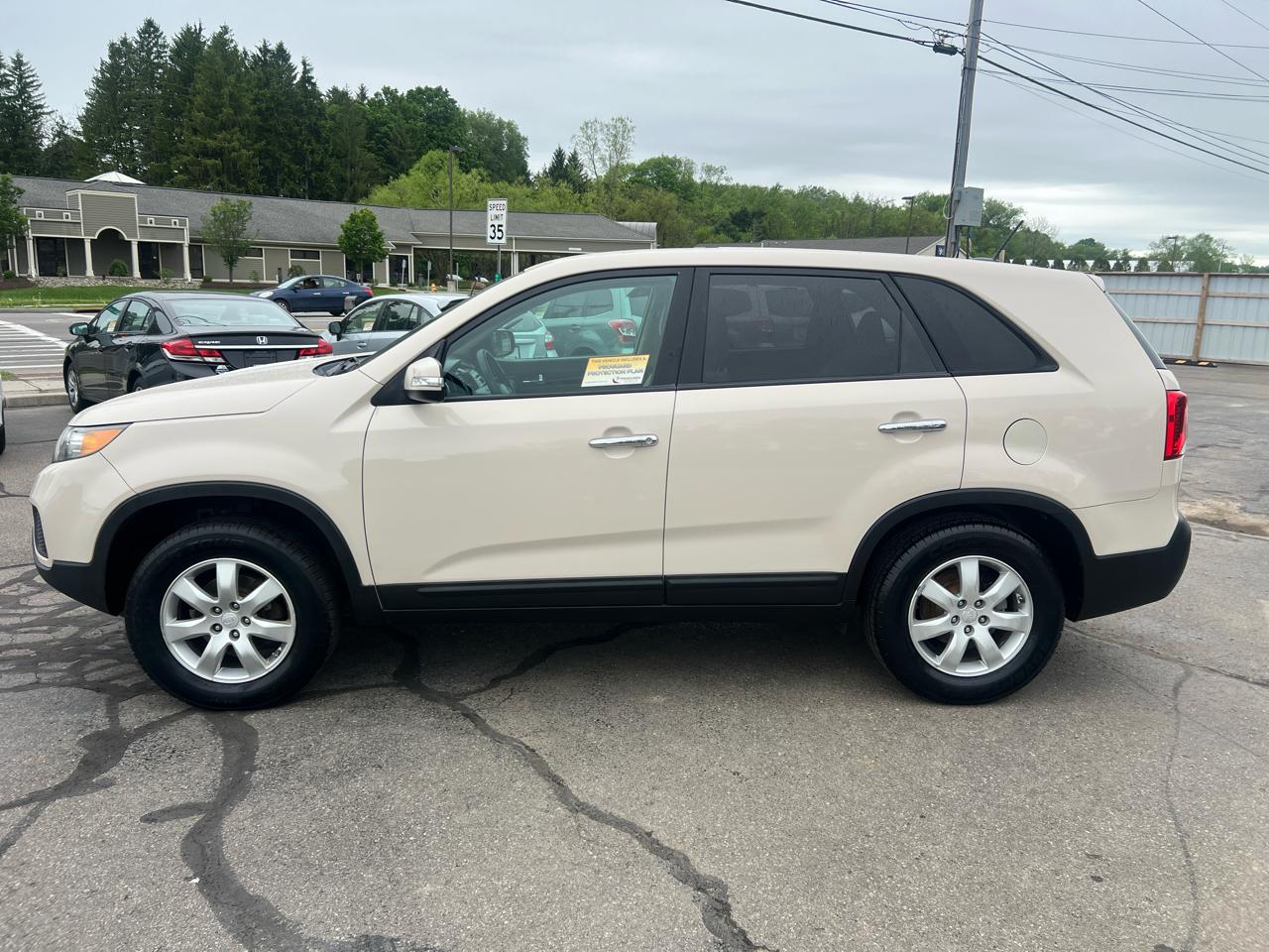 Kia Sorento 2WD 4dr I4 LX 2011