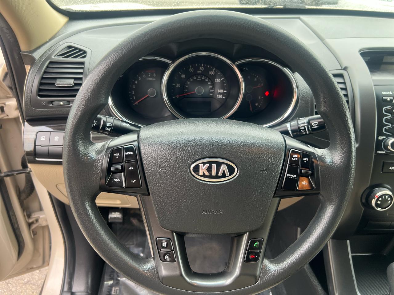 Kia Sorento 2WD 4dr I4 LX 2011