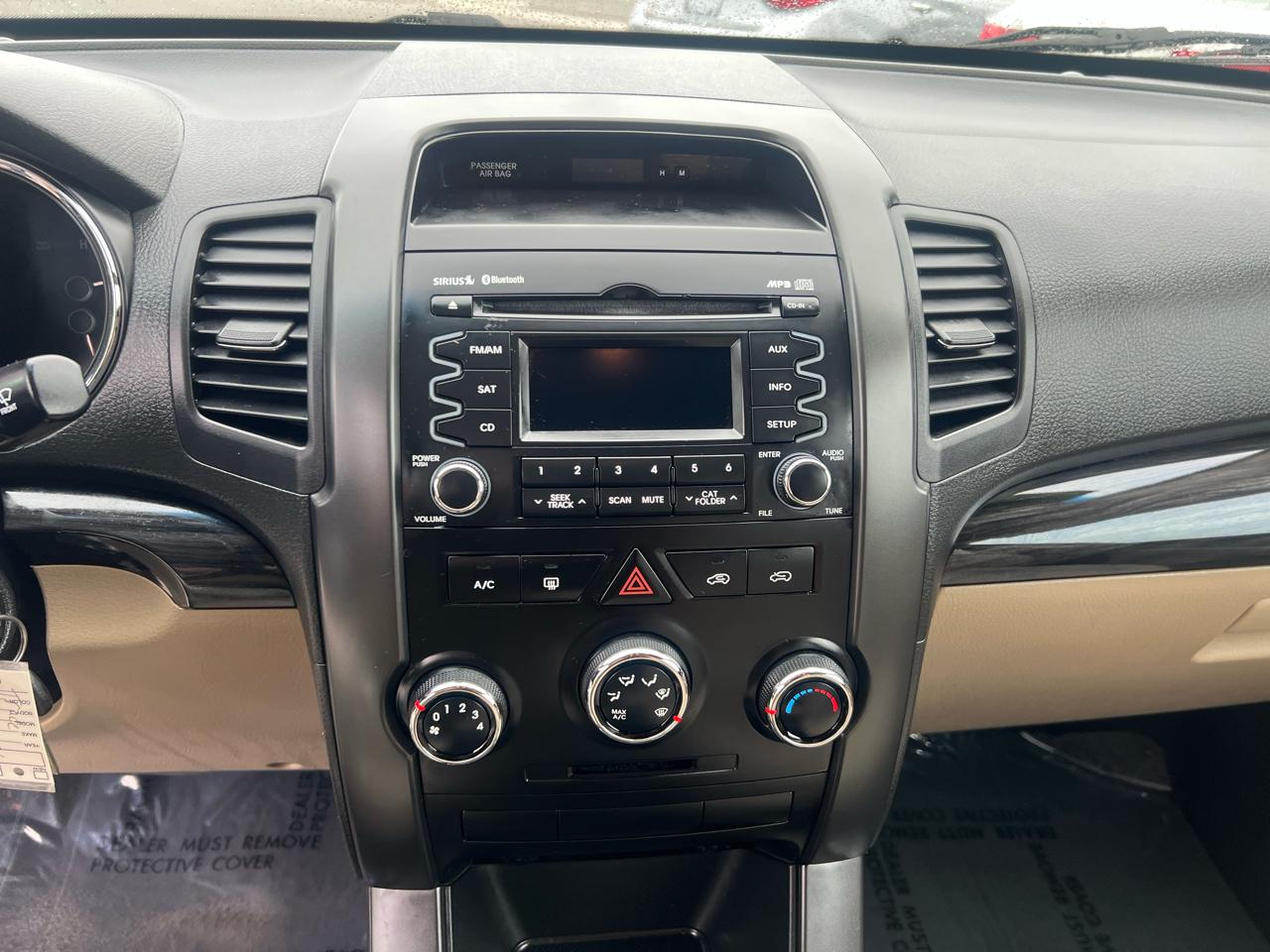 Kia Sorento 2WD 4dr I4 LX 2011
