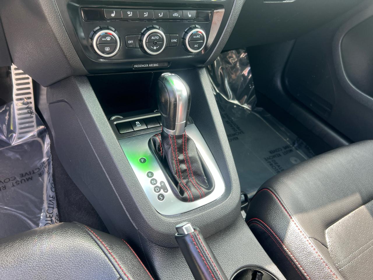 Volkswagen GLI 4dr Sdn DSG Autobahn w/Nav PZEV *Ltd Avail* 2013