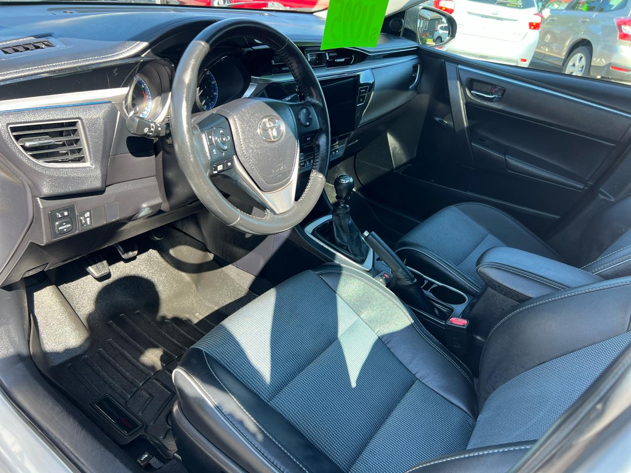 Toyota Corolla 4dr Sdn CVT LE Premium (Natl) 2014