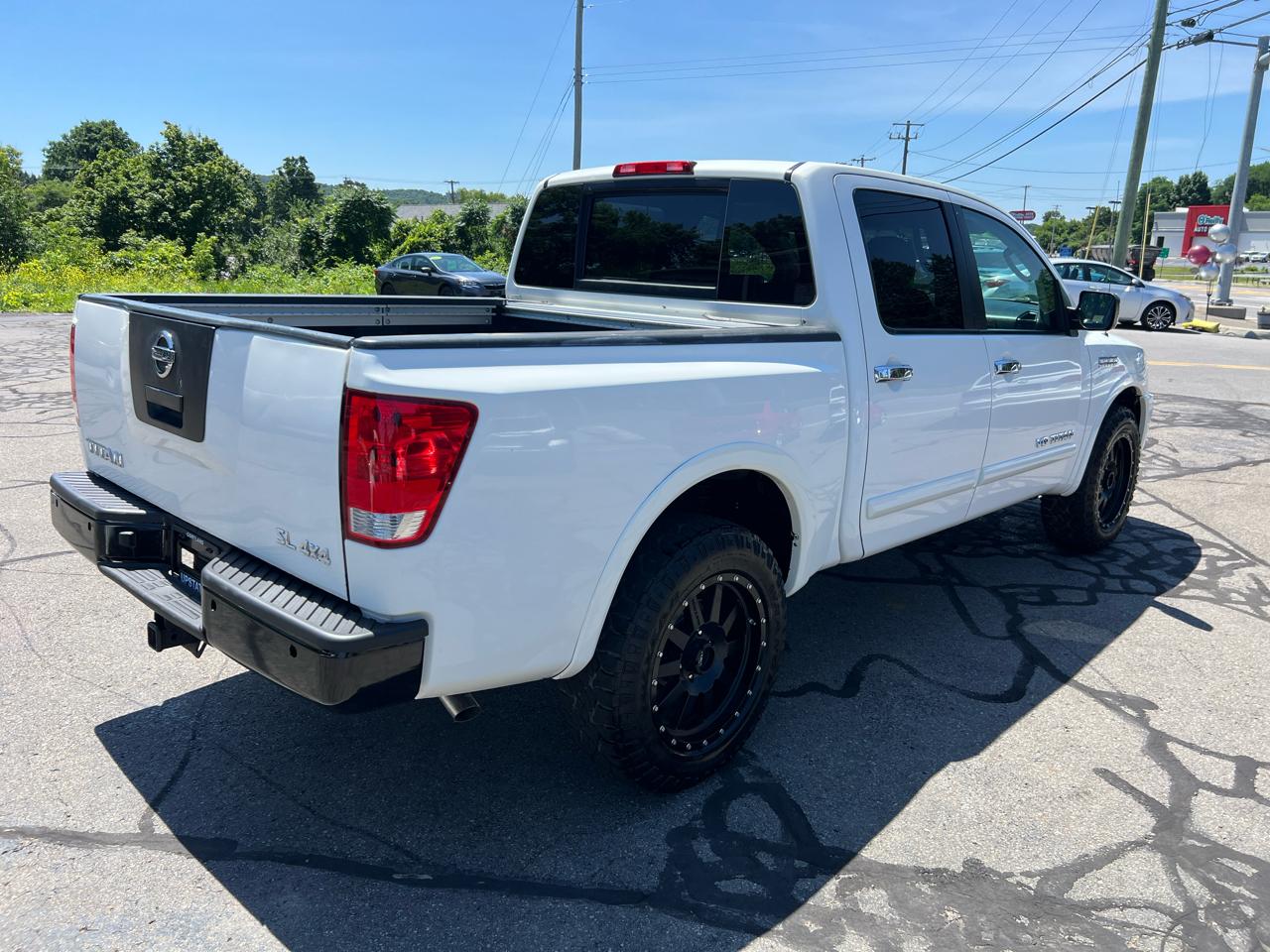 Nissan Titan 4WD Crew Cab SWB SL 2011