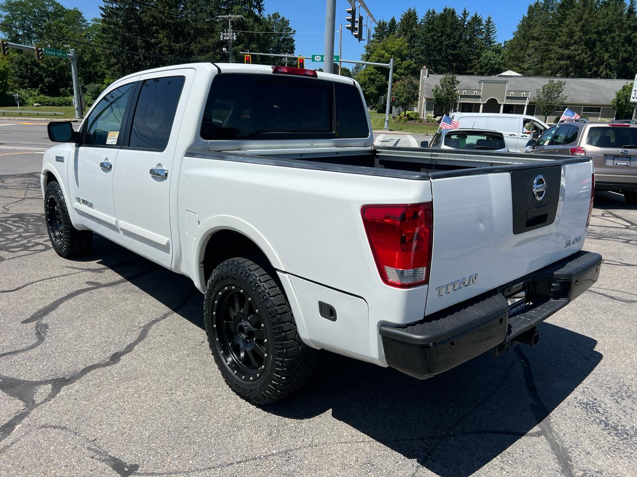 Nissan Titan 4WD Crew Cab SWB SL 2011