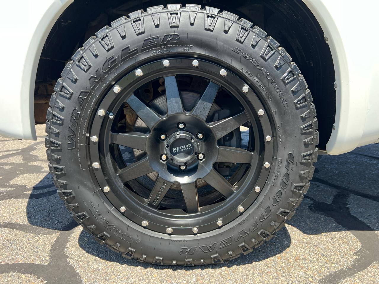 Nissan Titan 4WD Crew Cab SWB SL 2011