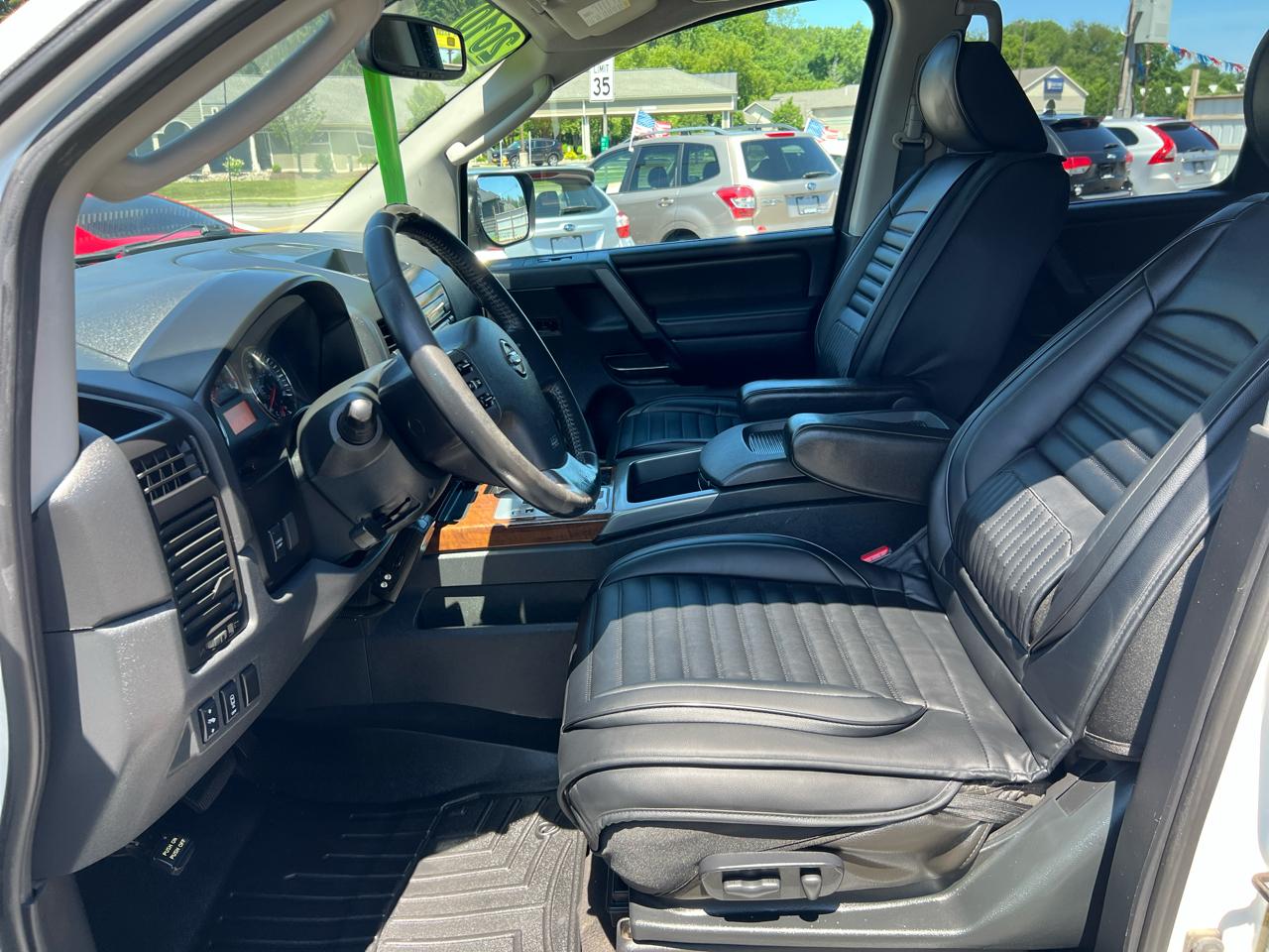 Nissan Titan 4WD Crew Cab SWB SL 2011