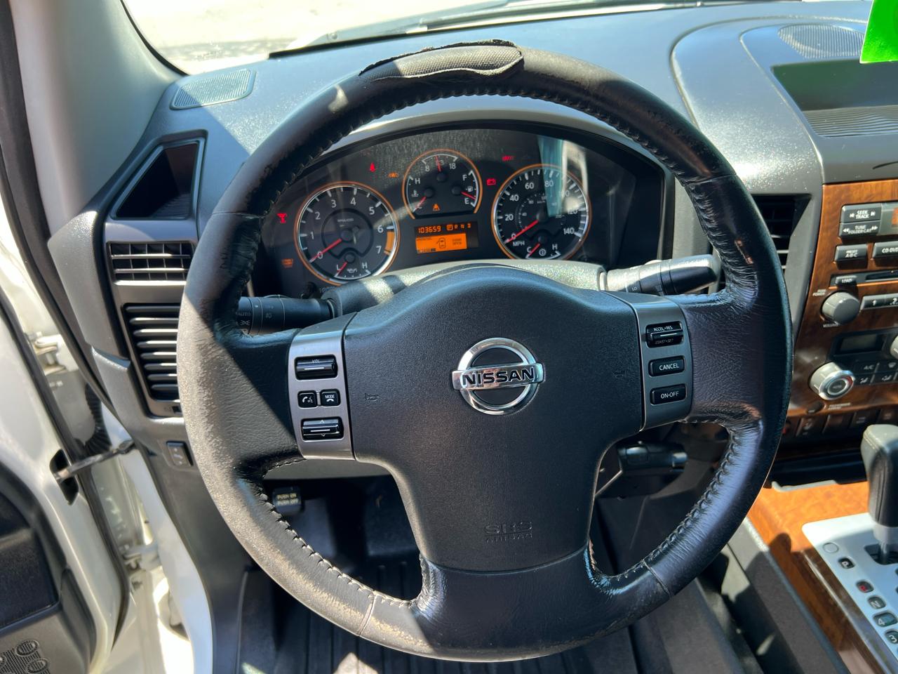 Nissan Titan 4WD Crew Cab SWB SL 2011